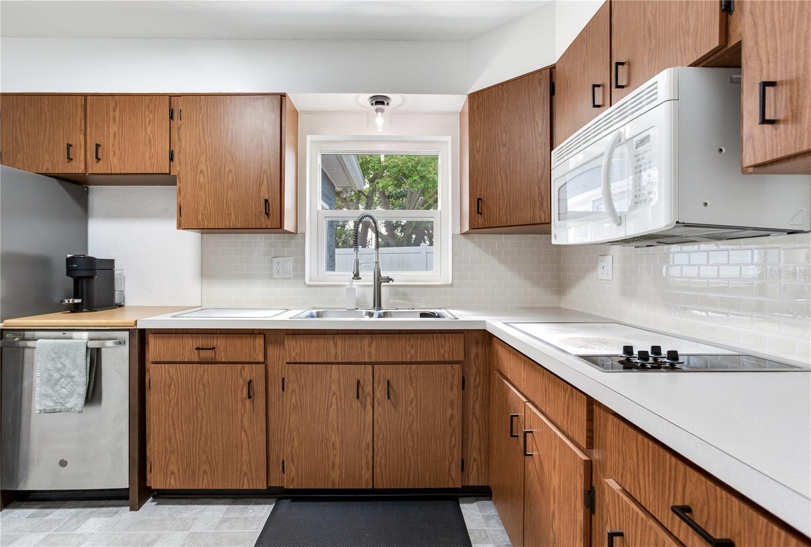 Image 23 of 43 For 6688 30 Avenue N