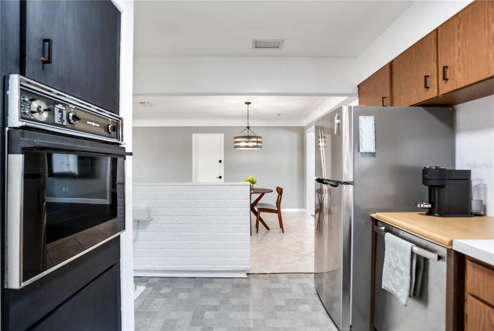 Image 24 of 43 For 6688 30 Avenue N