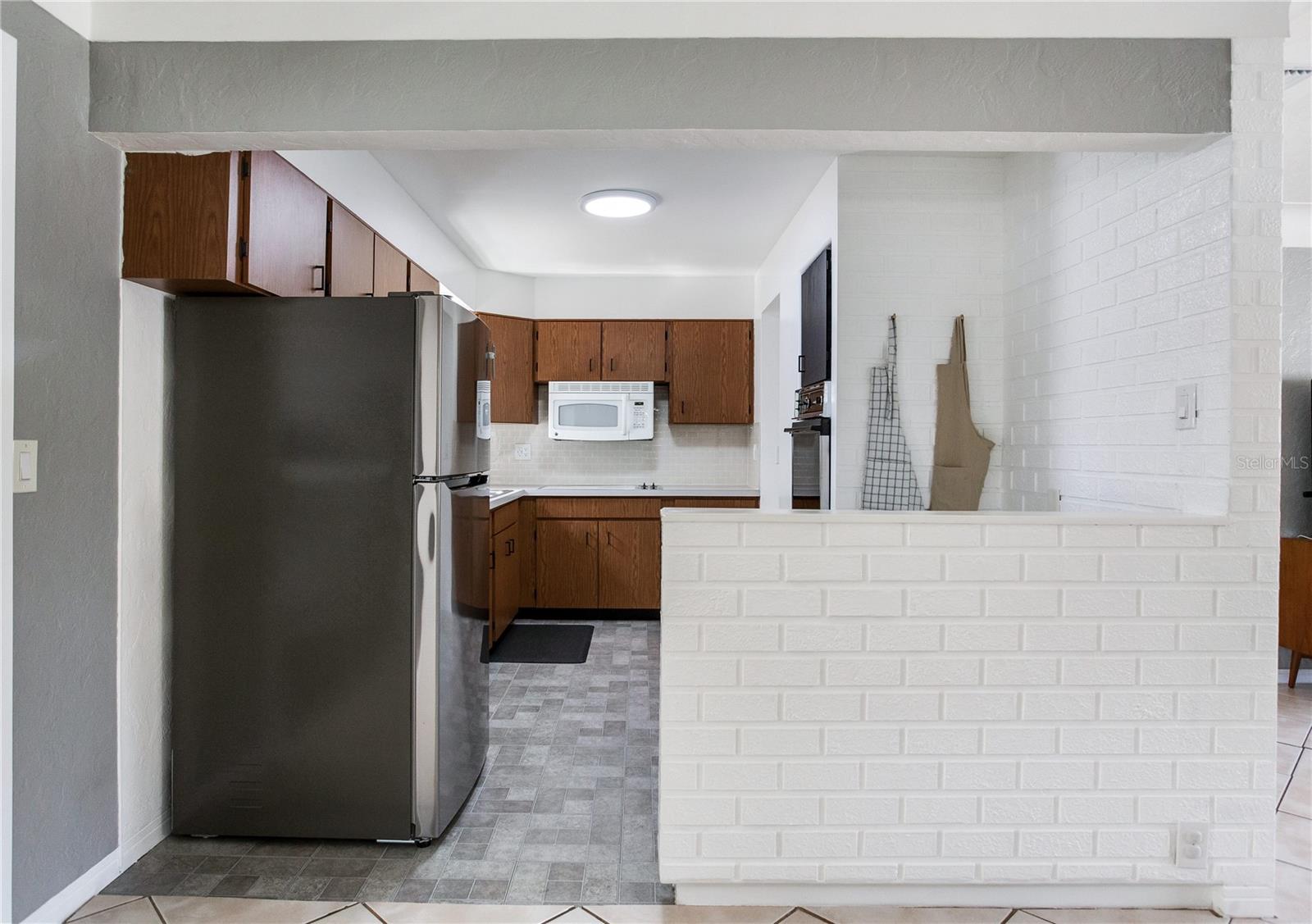 Image 26 of 43 For 6688 30 Avenue N