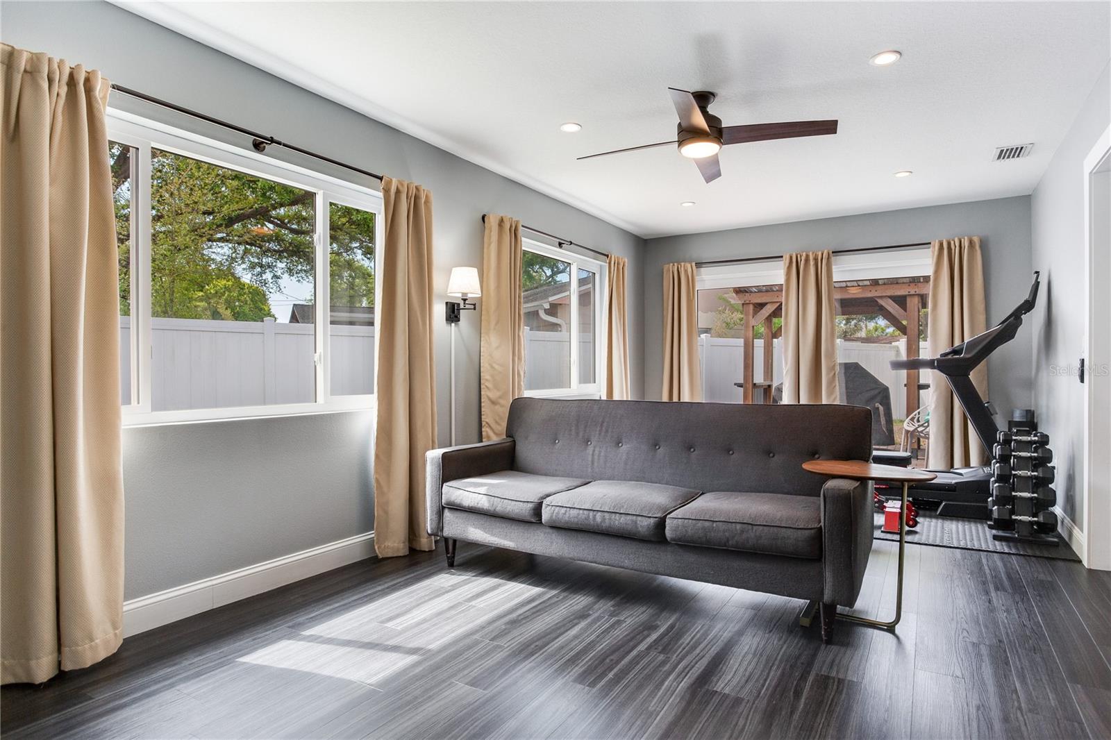 Image 27 of 43 For 6688 30 Avenue N