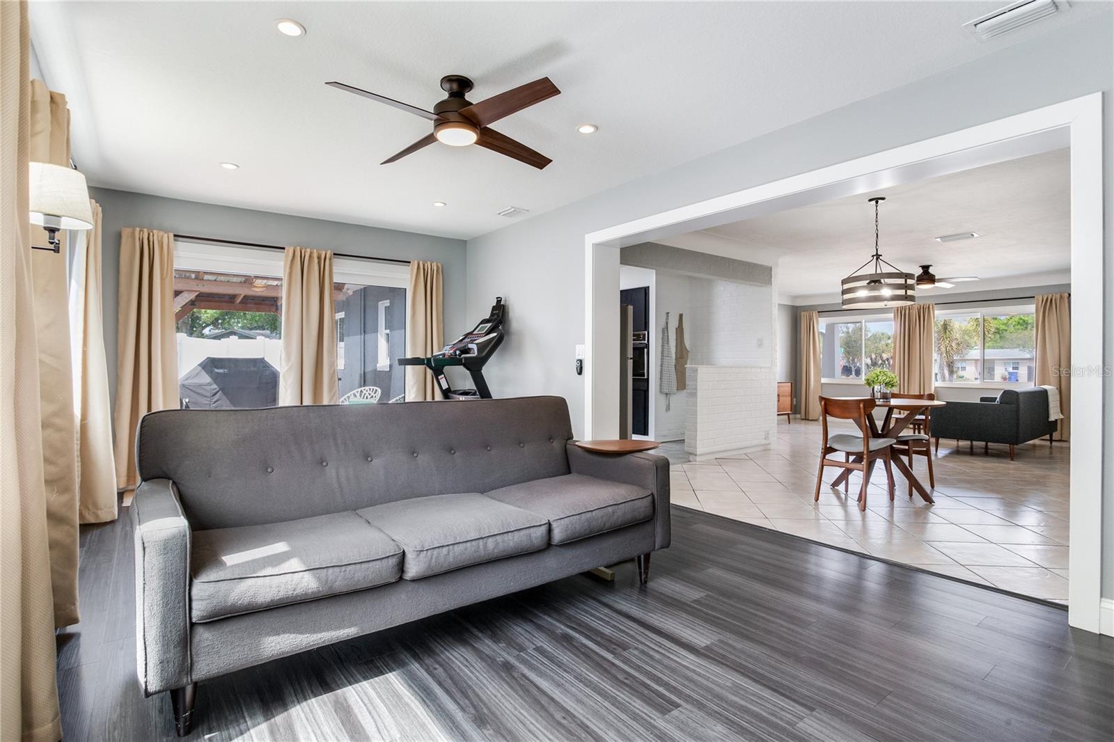 Image 28 of 43 For 6688 30 Avenue N