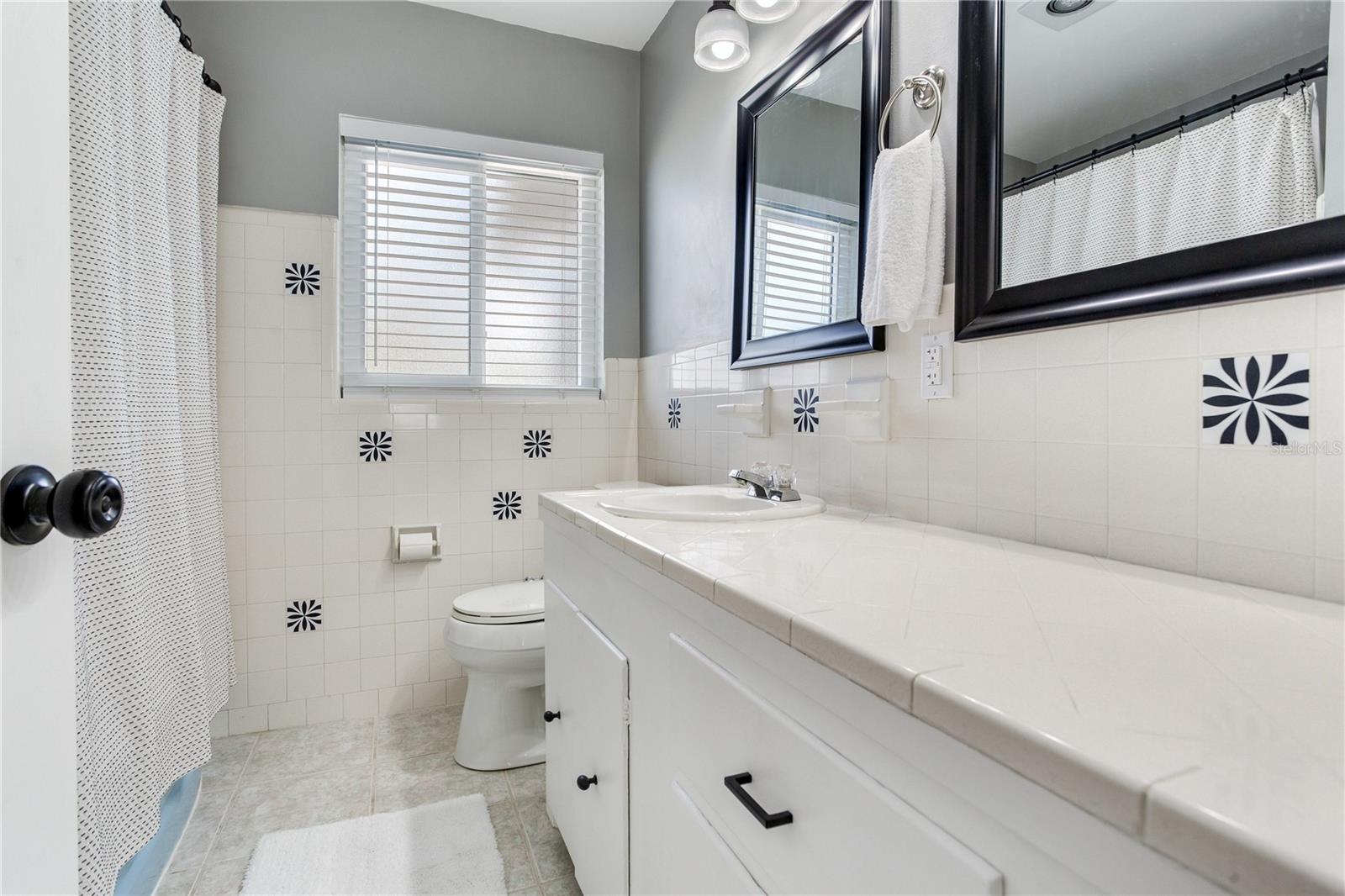 Image 35 of 43 For 6688 30 Avenue N