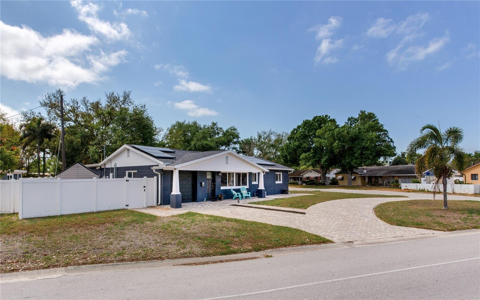 Image 4 of 43 For 6688 30 Avenue N