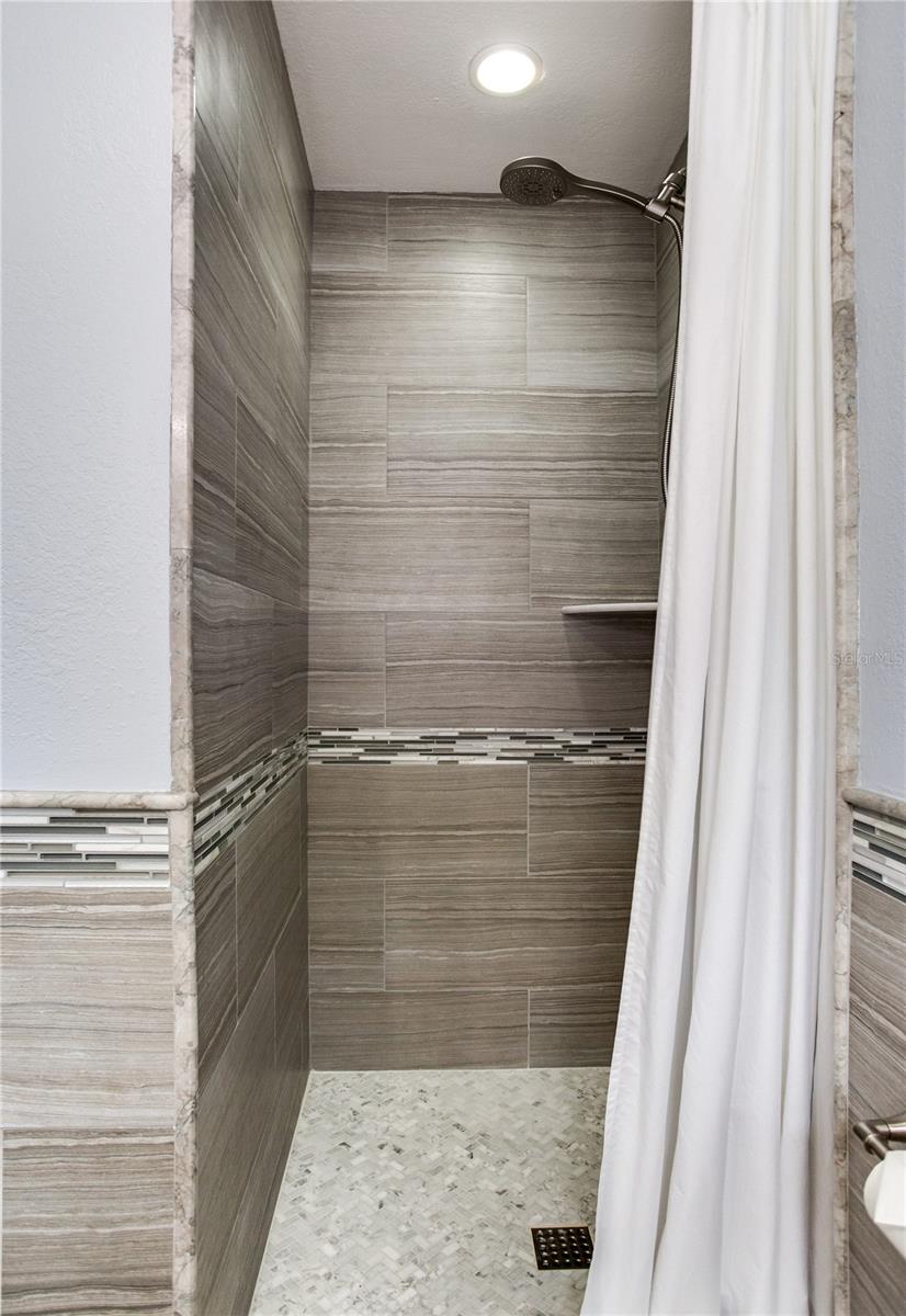 Image 40 of 43 For 6688 30 Avenue N