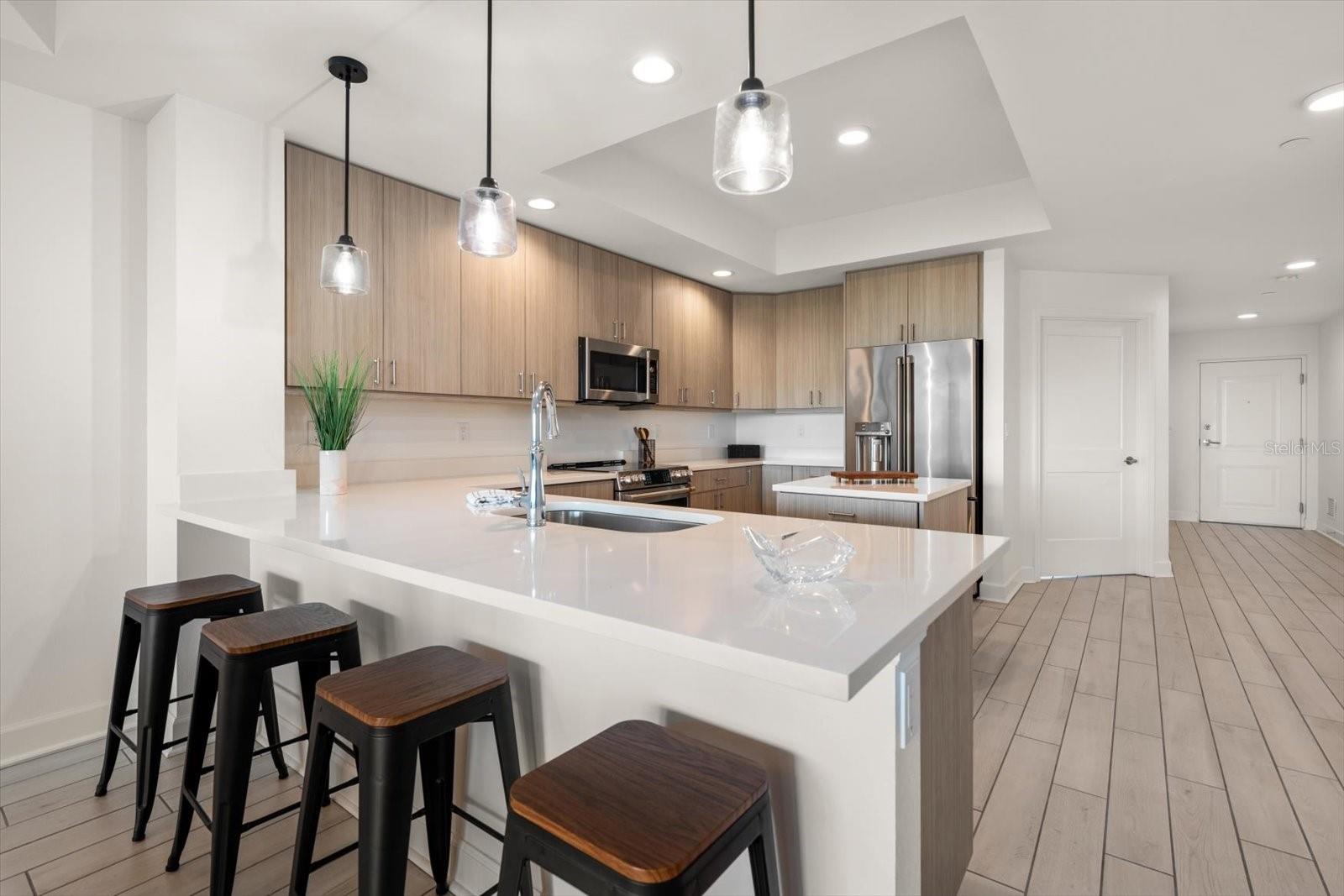 Image 10 of 39 For 125 Island Way 402