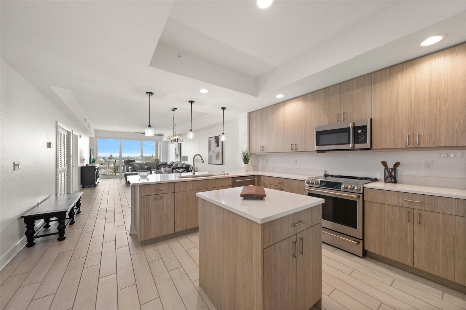 Image 11 of 39 For 125 Island Way 402