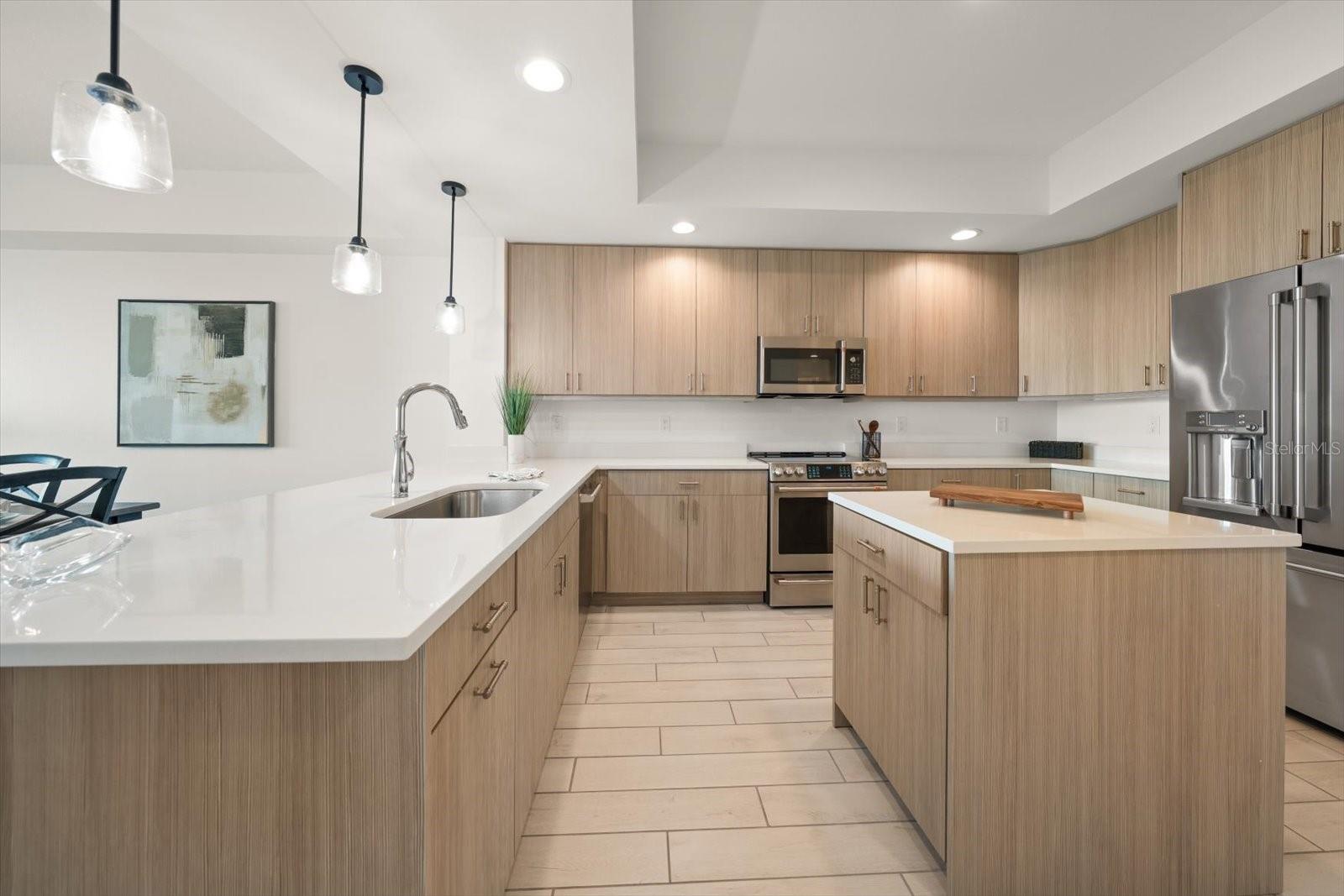 Image 12 of 39 For 125 Island Way 402