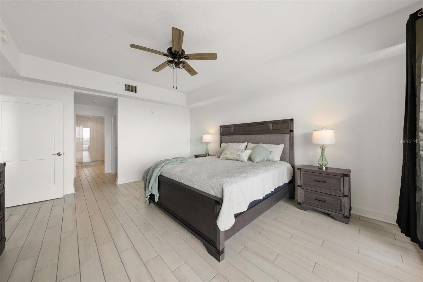 Image 16 of 39 For 125 Island Way 402