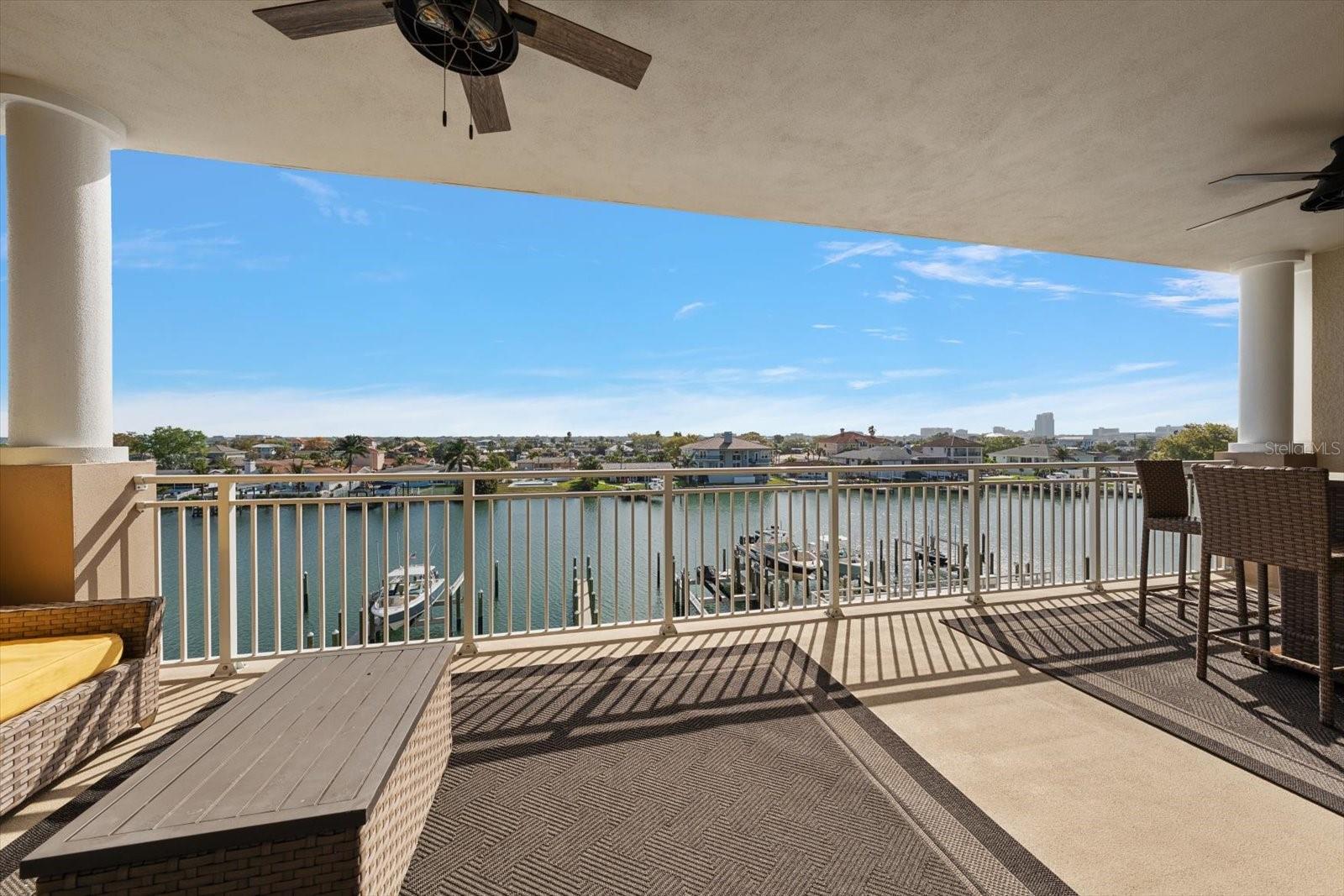 Image 17 of 39 For 125 Island Way 402