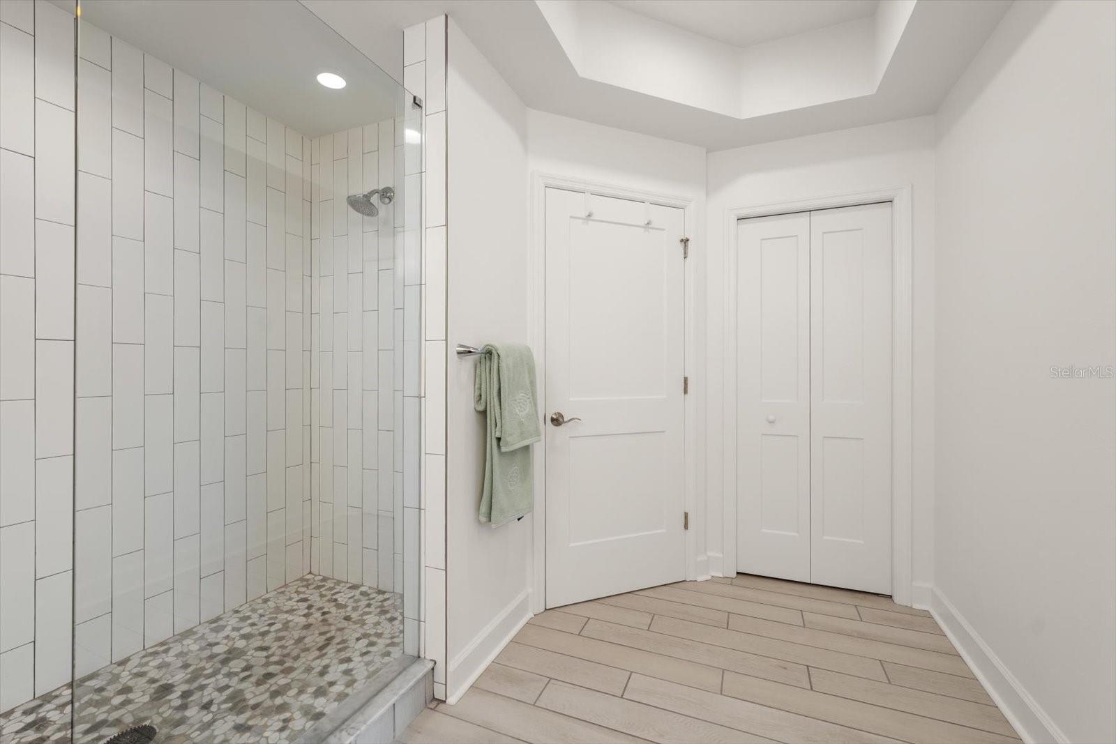 Image 22 of 39 For 125 Island Way 402