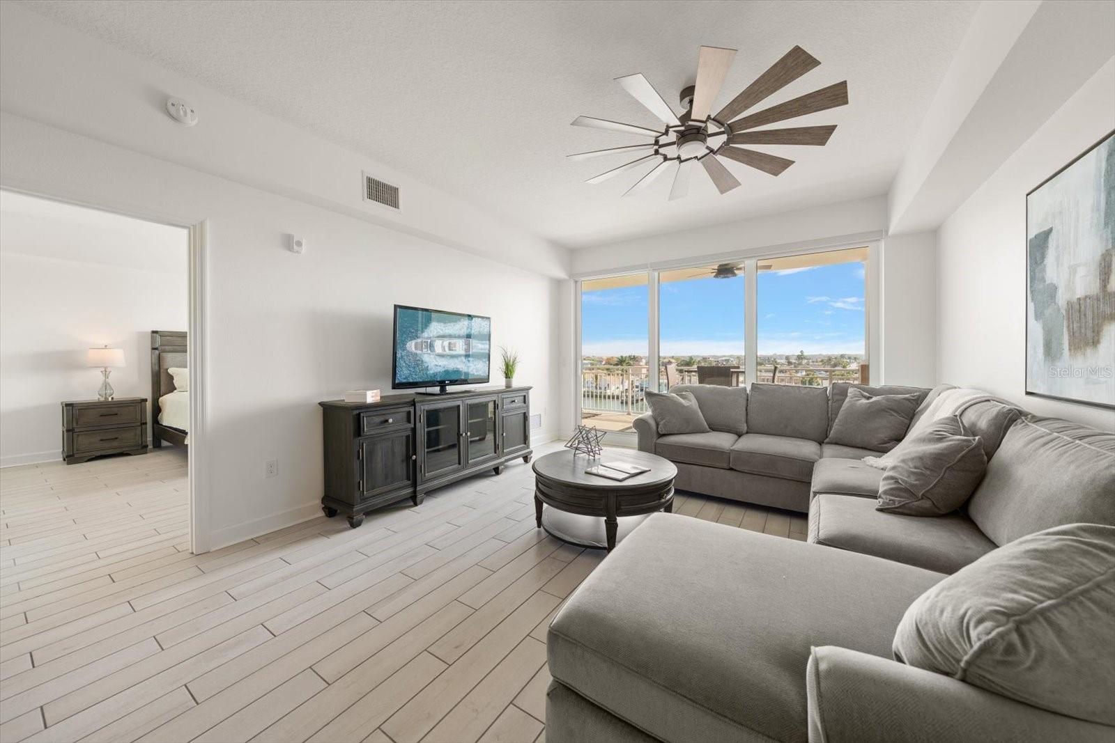 Image 5 of 39 For 125 Island Way 402