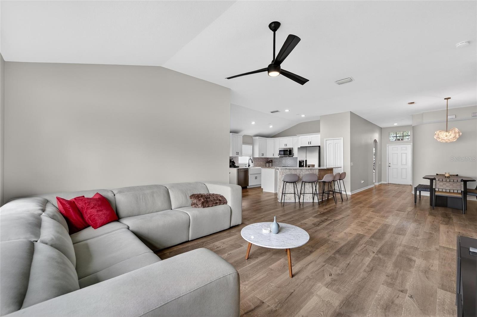 Image 19 of 90 For 1407 Bloomingdale Trails Boulevard