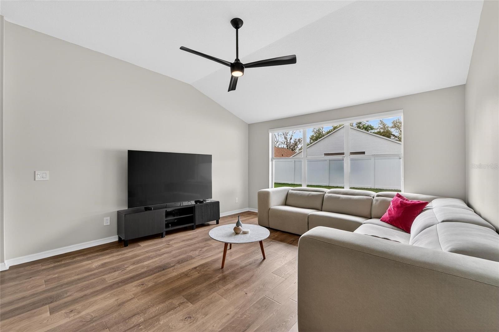 Image 20 of 90 For 1407 Bloomingdale Trails Boulevard