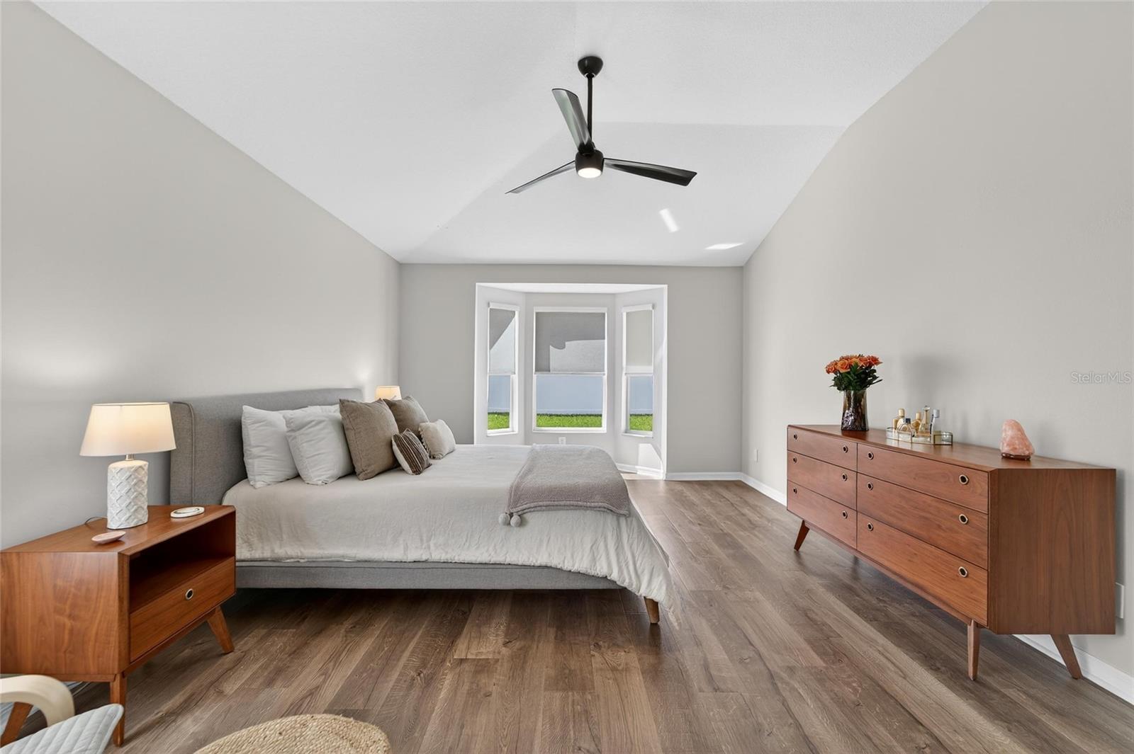 Image 28 of 90 For 1407 Bloomingdale Trails Boulevard