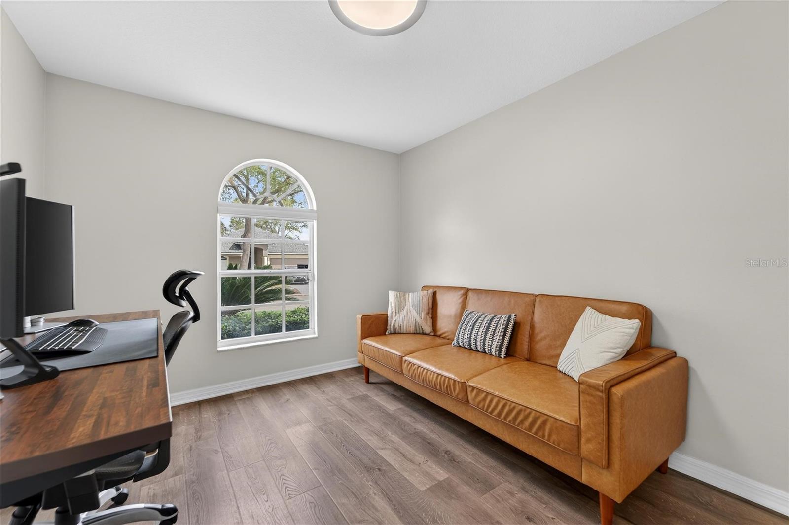 Image 36 of 90 For 1407 Bloomingdale Trails Boulevard