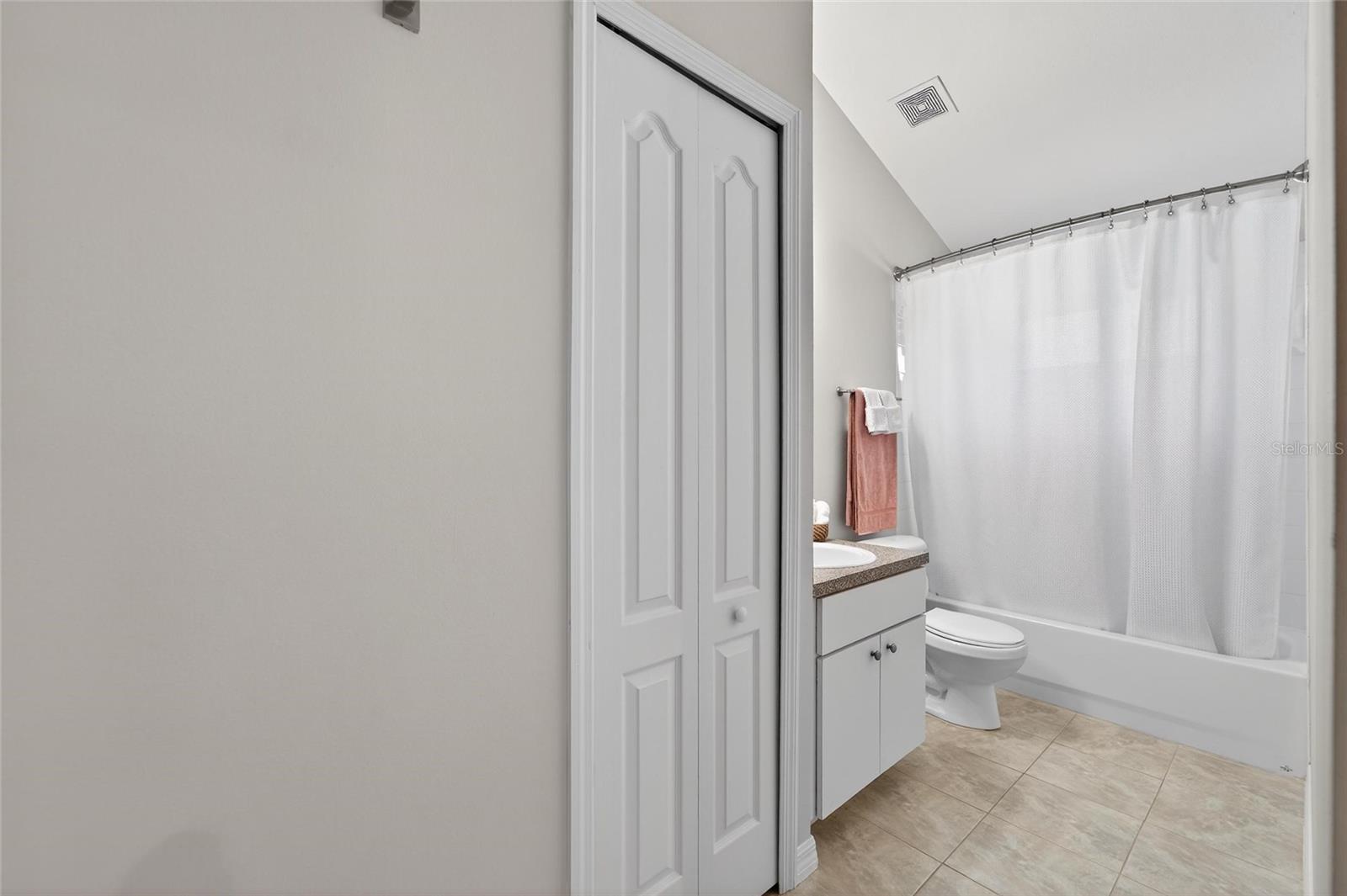 Image 43 of 90 For 1407 Bloomingdale Trails Boulevard