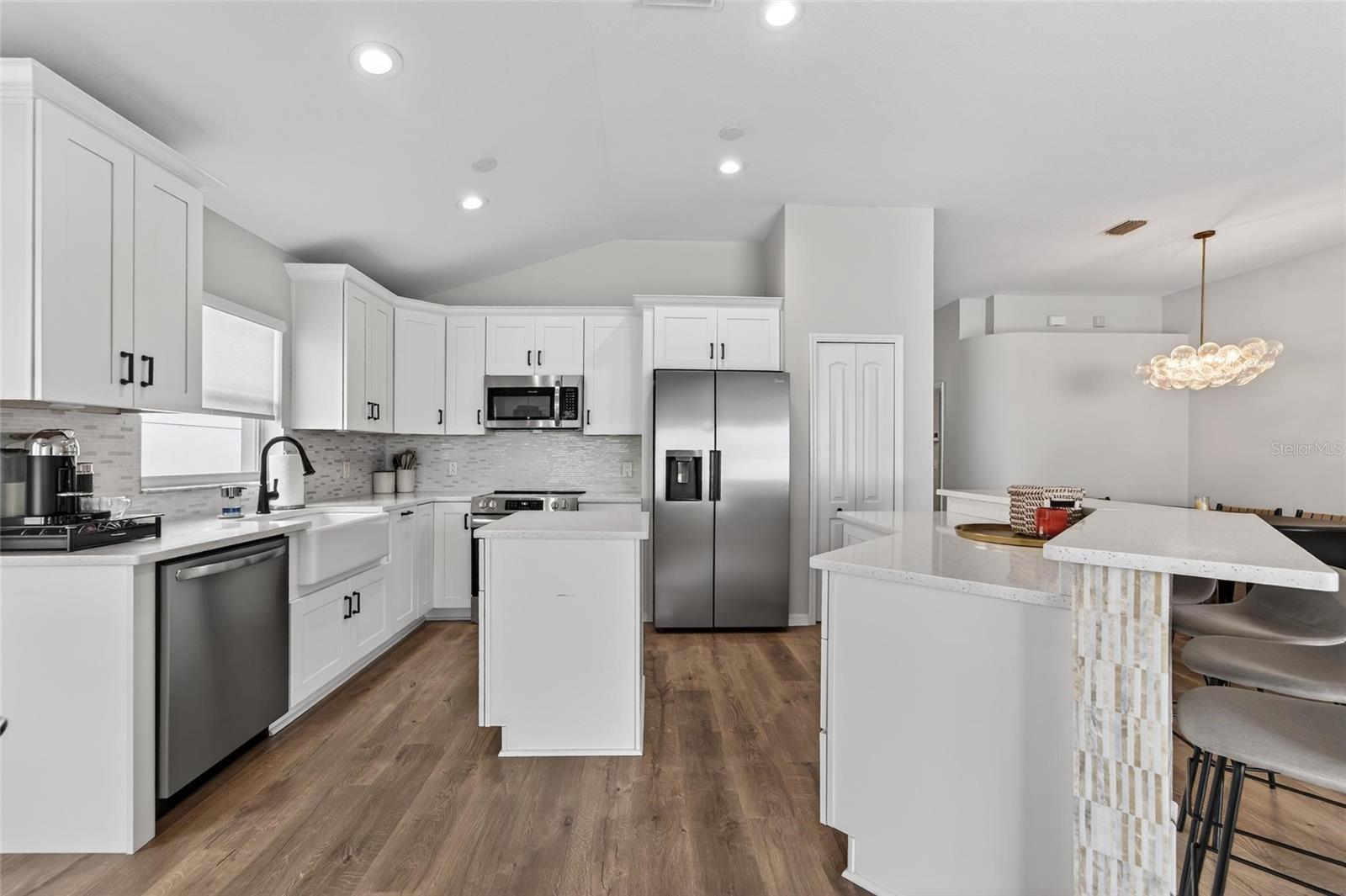 Image 8 of 90 For 1407 Bloomingdale Trails Boulevard