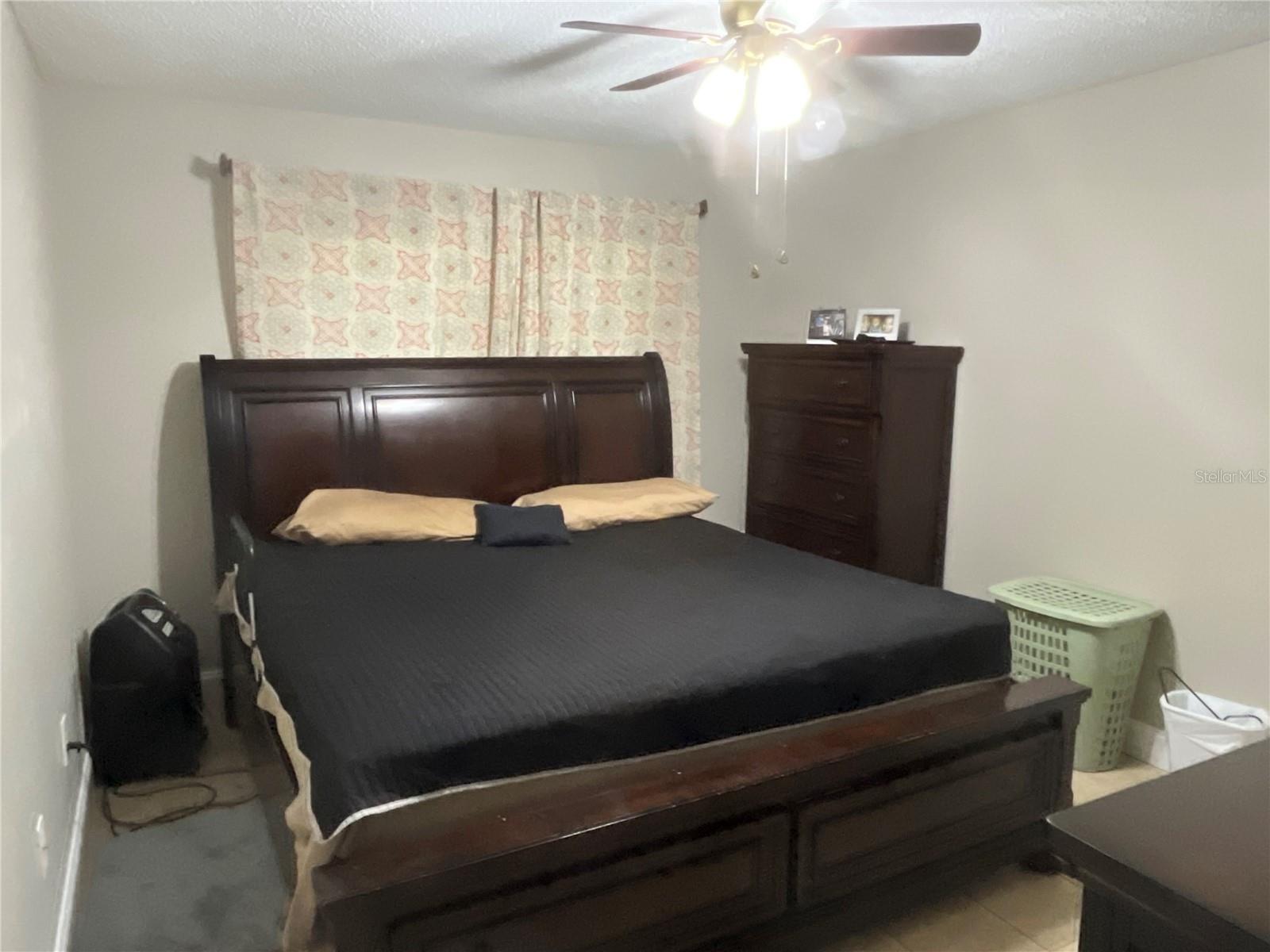 Listing photo id 10 for 915 Burlwood Street