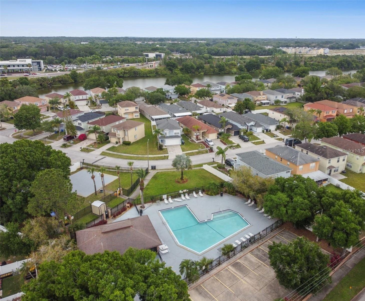 Listing photo id 19 for 915 Burlwood Street