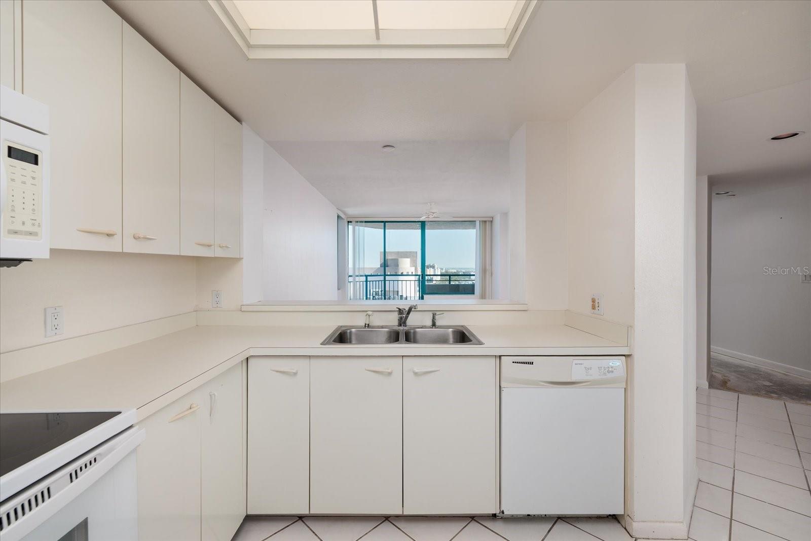 Image 9 of 70 For 1540 Gulf Boulevard 2205