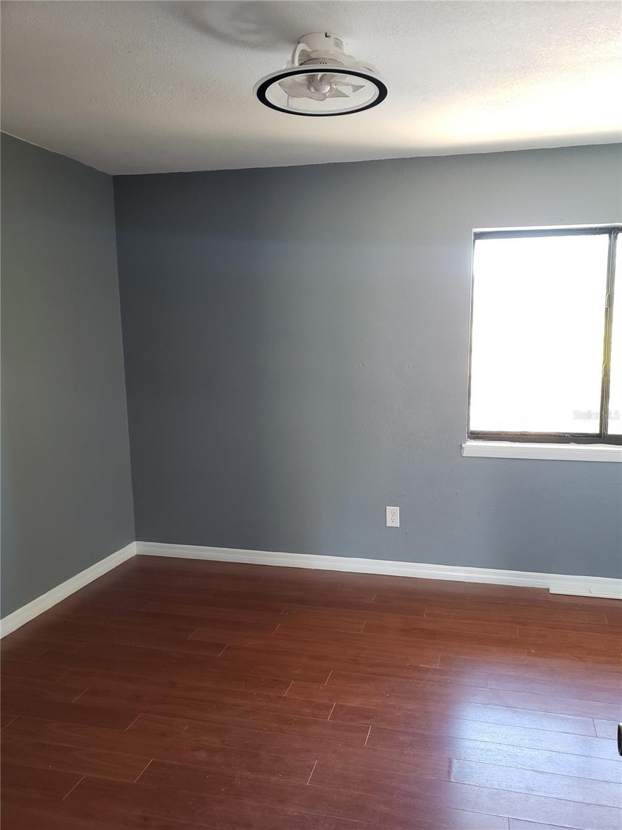 Image 19 of 32 For 22630 Gage Loop 10