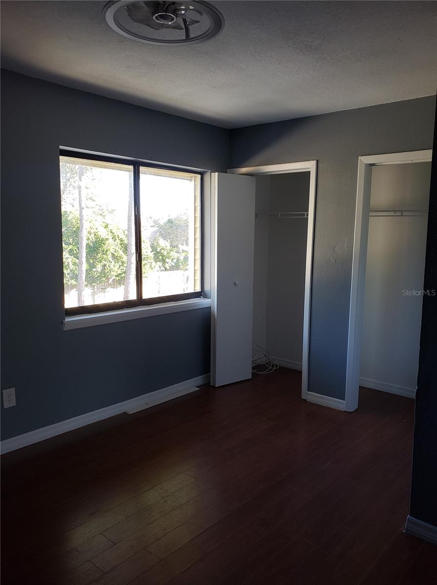 Image 20 of 32 For 22630 Gage Loop 10