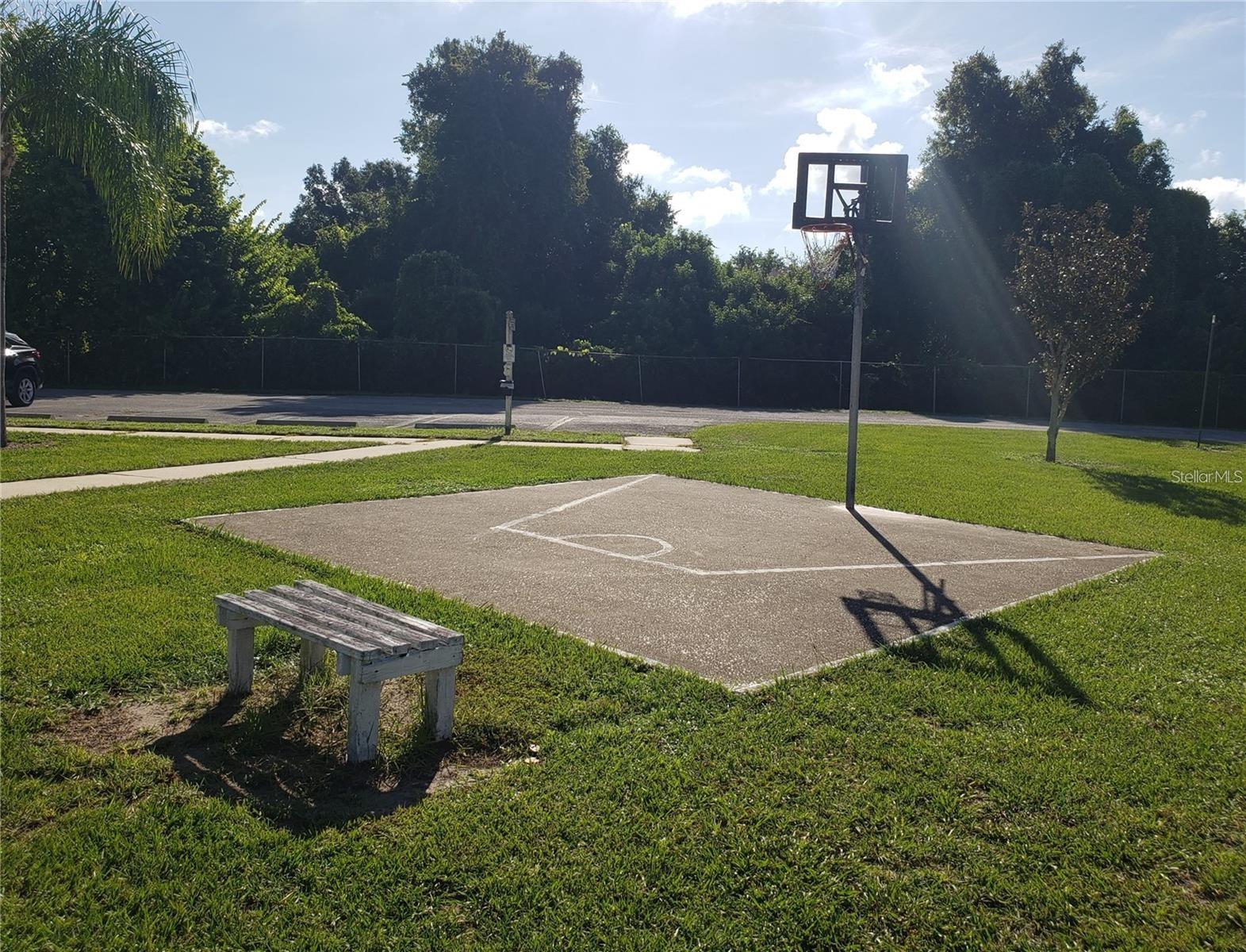 Image 28 of 32 For 22630 Gage Loop 10