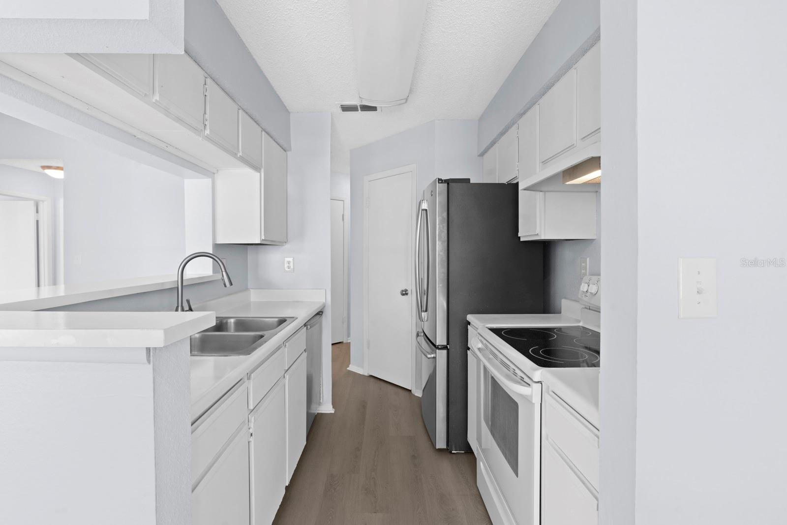 Image 13 of 39 For 8609 Mallard Reserve Drive 203