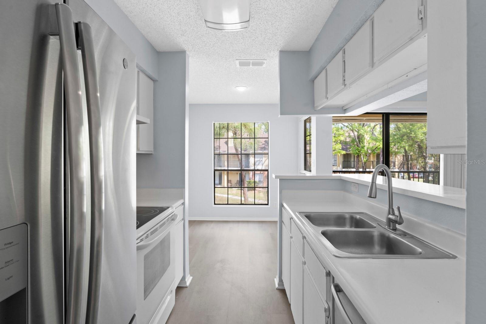 Image 14 of 39 For 8609 Mallard Reserve Drive 203