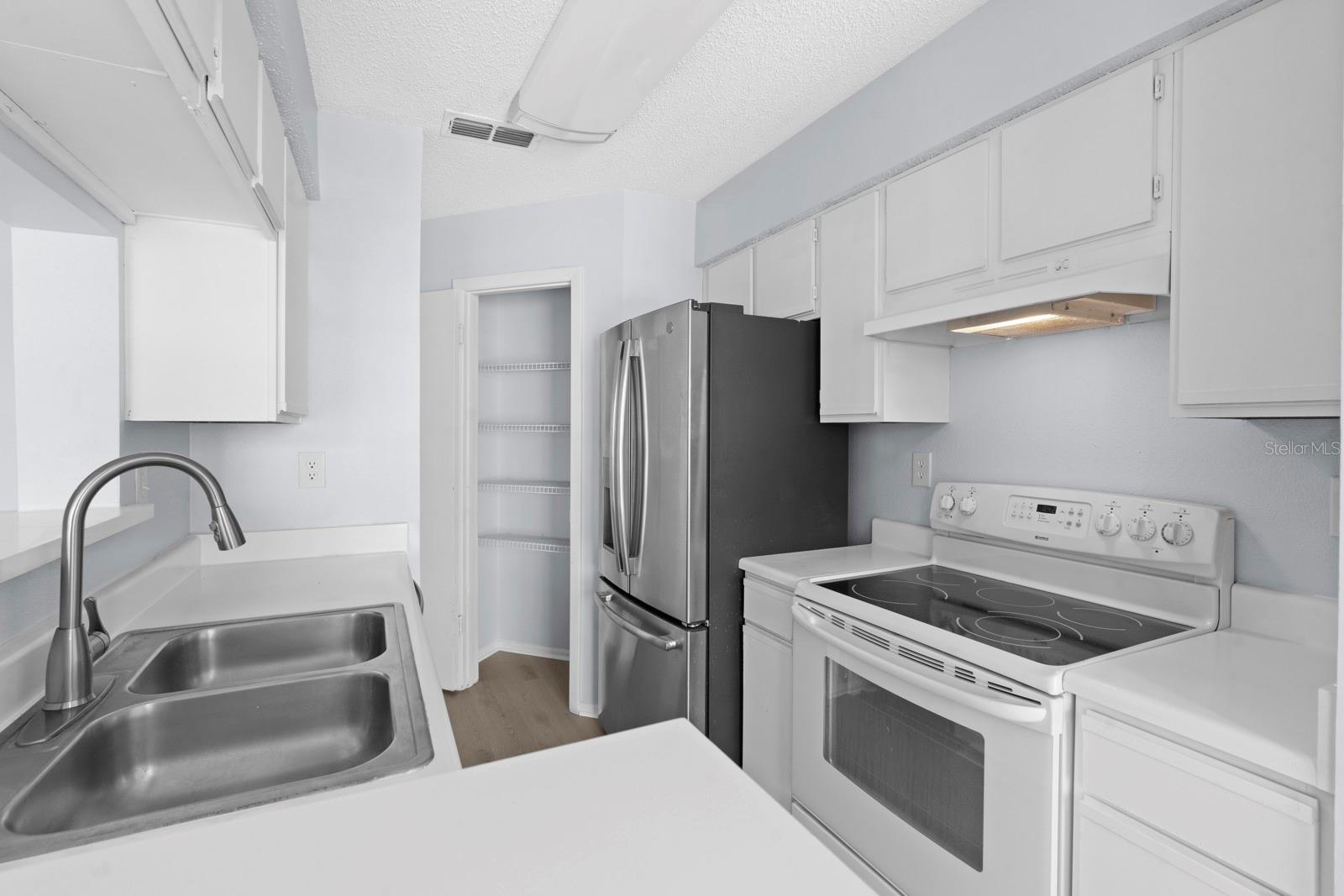 Image 15 of 39 For 8609 Mallard Reserve Drive 203