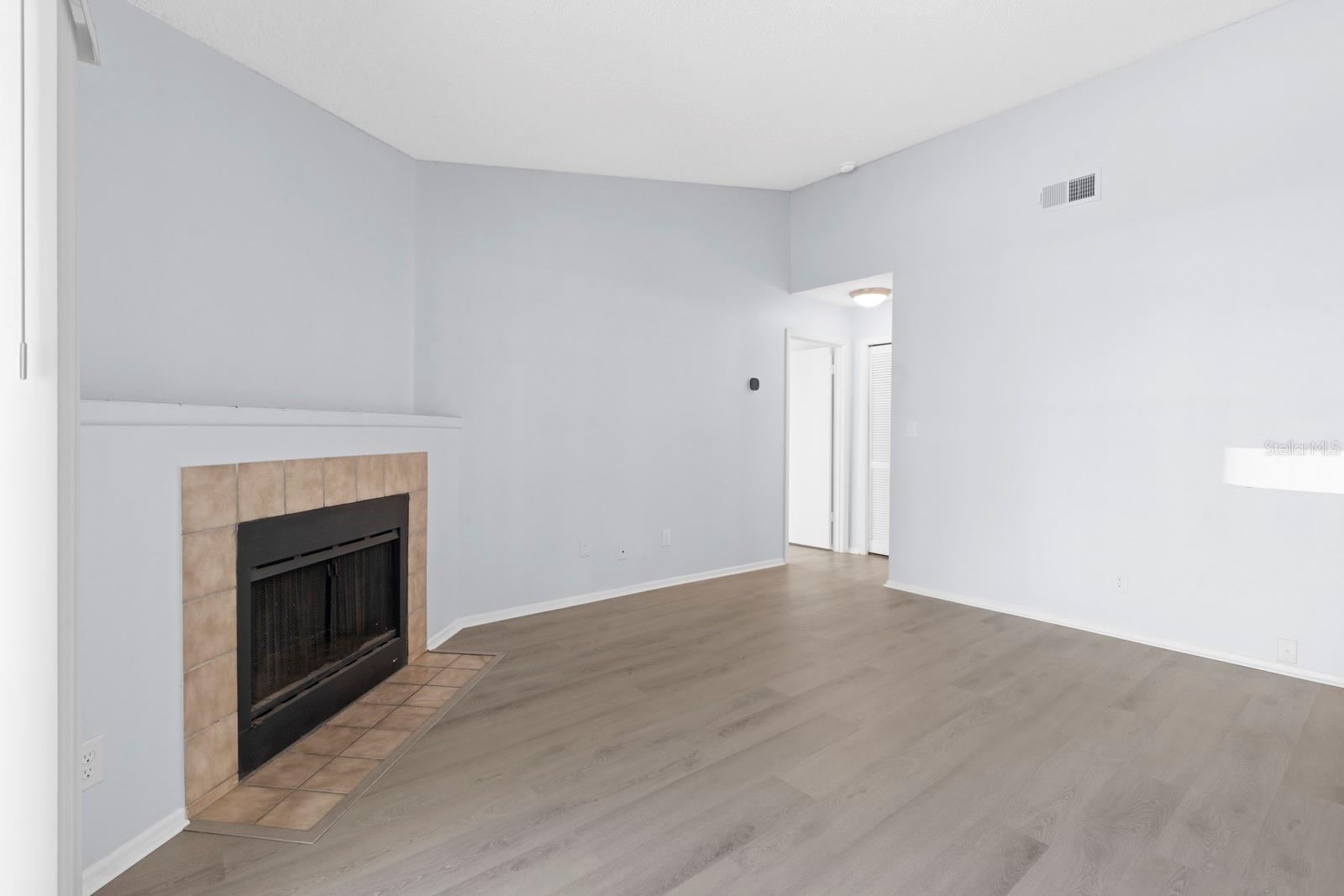 Image 16 of 39 For 8609 Mallard Reserve Drive 203