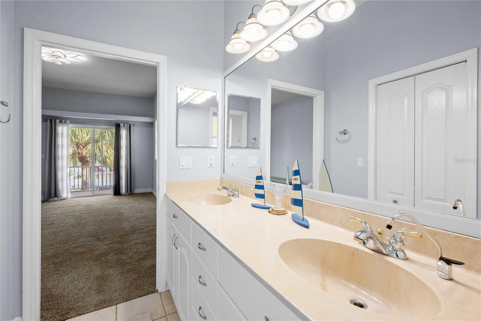 Image 19 of 43 For 7533 Hatteras Drive