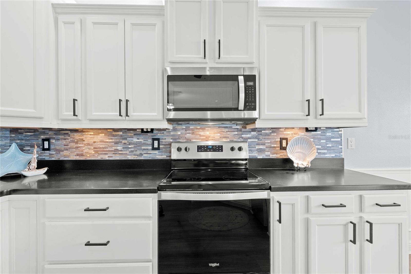 Image 7 of 43 For 7533 Hatteras Drive