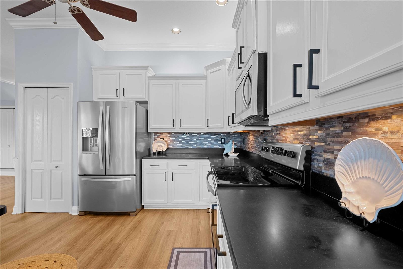 Image 8 of 43 For 7533 Hatteras Drive