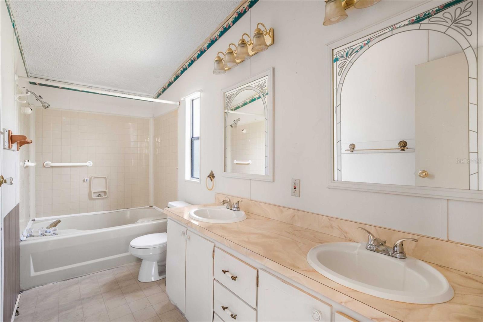 Image 20 of 53 For 270 Honey Bear Way