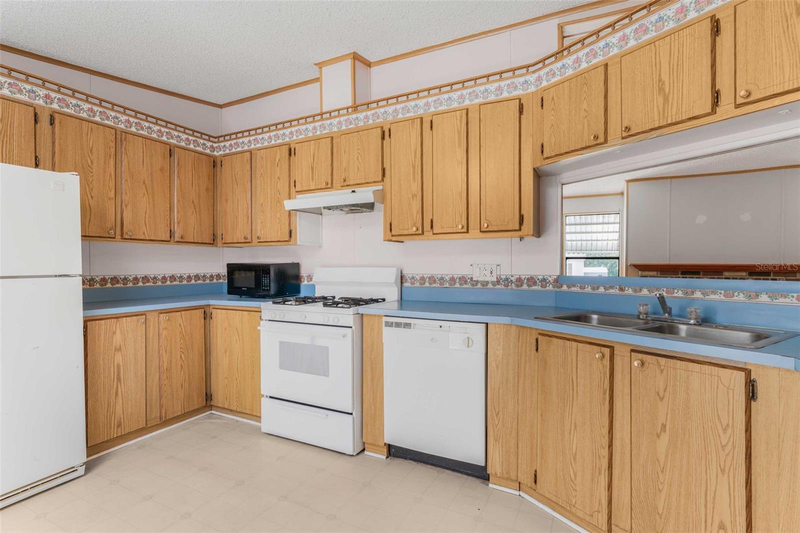 Image 4 of 53 For 270 Honey Bear Way