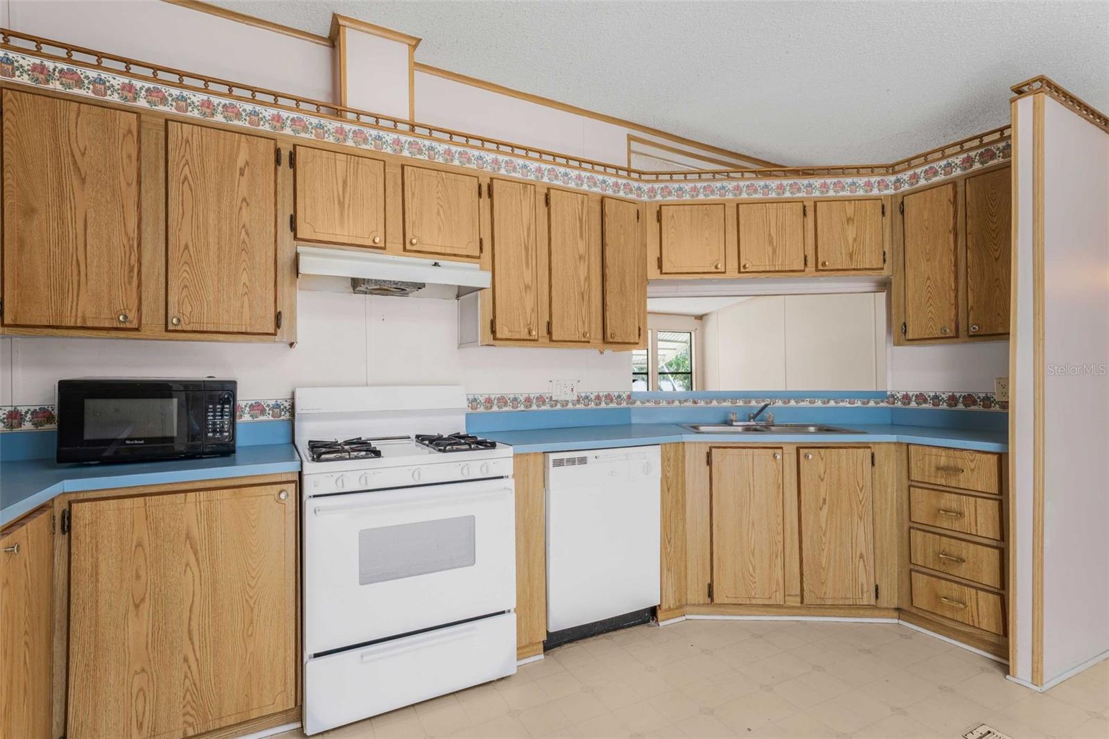 Image 7 of 53 For 270 Honey Bear Way