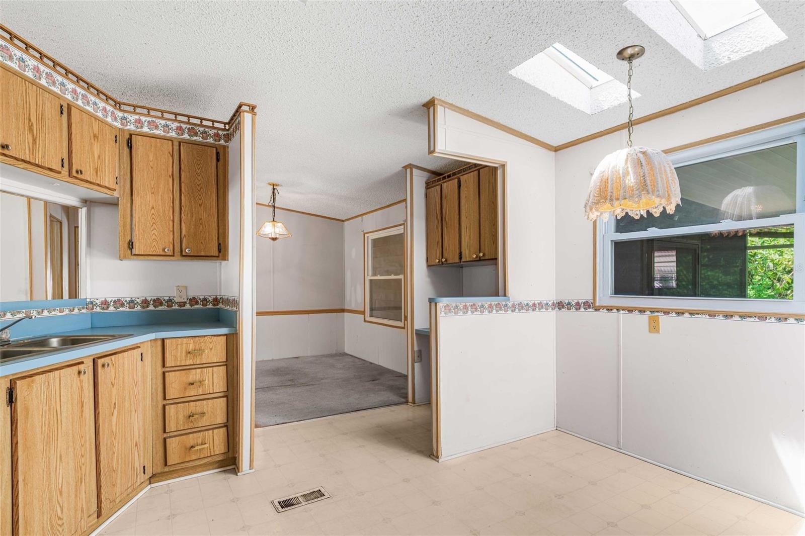 Image 8 of 53 For 270 Honey Bear Way