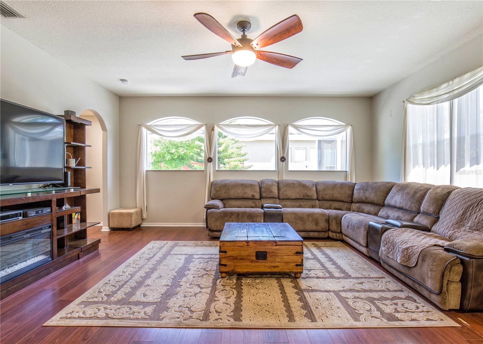 Image 7 of 32 For 1422 Tawnyberry Court