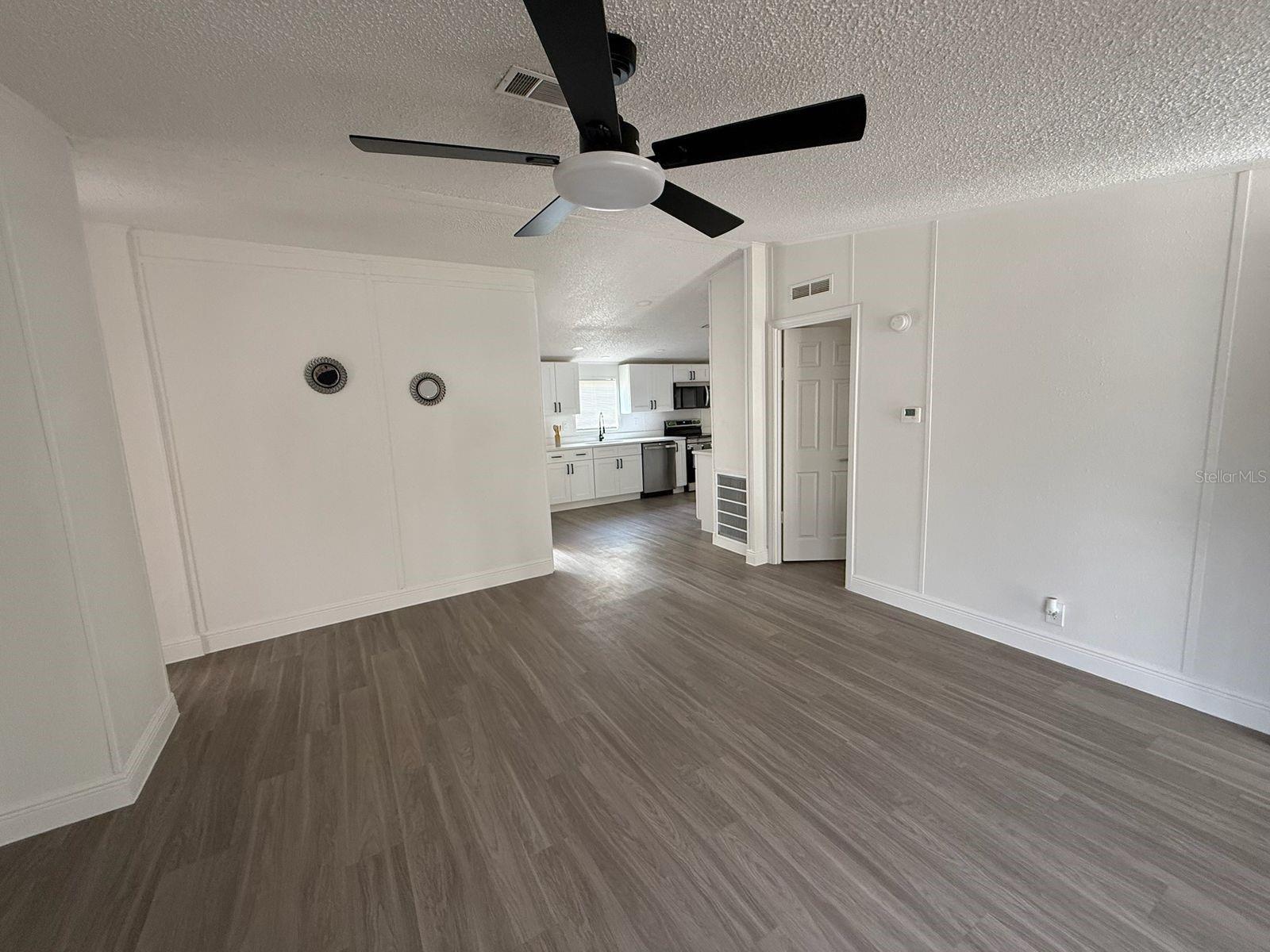 Listing photo id 16 for 4394 Ramblewood N