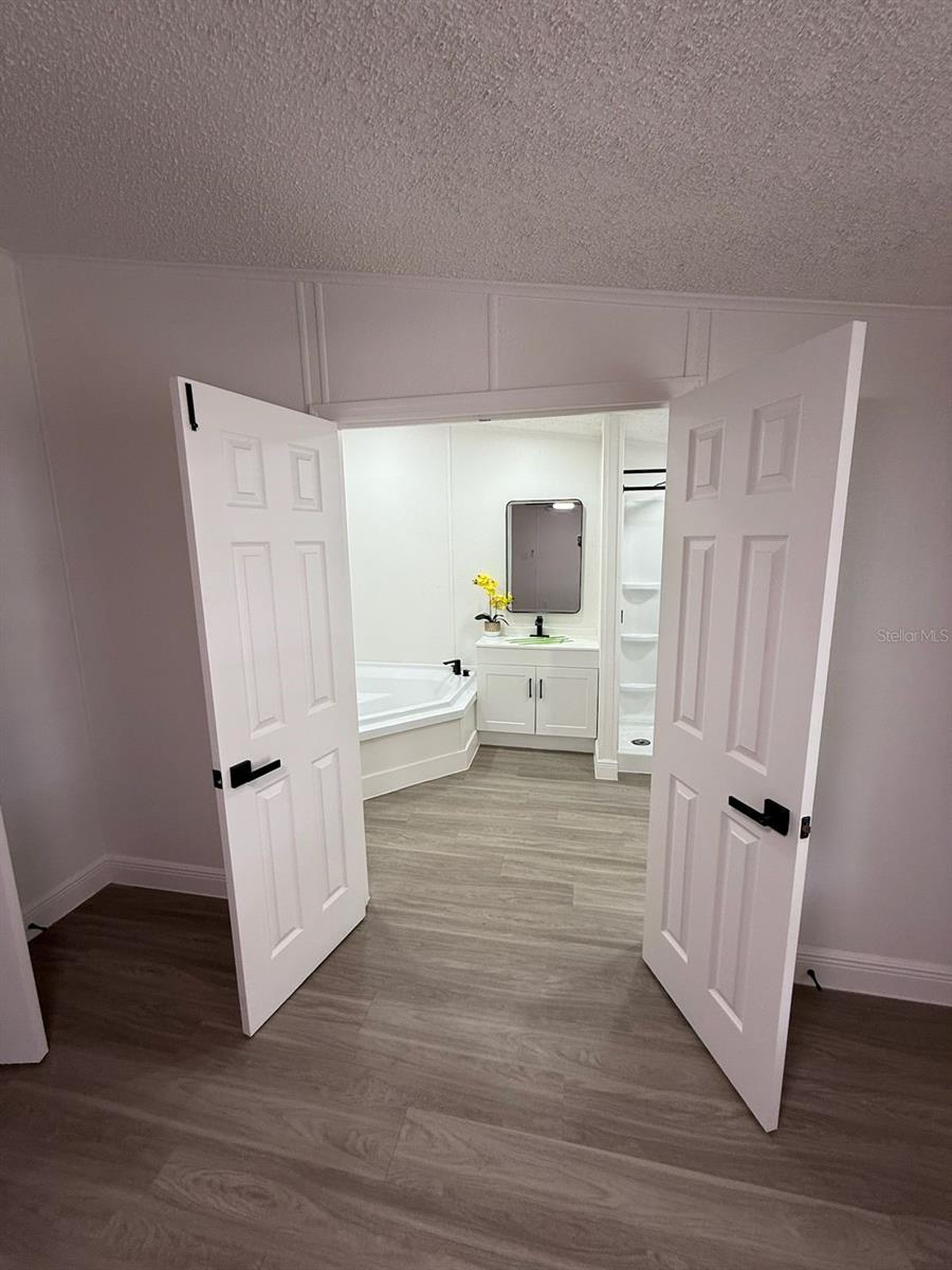 Listing photo id 21 for 4394 Ramblewood N