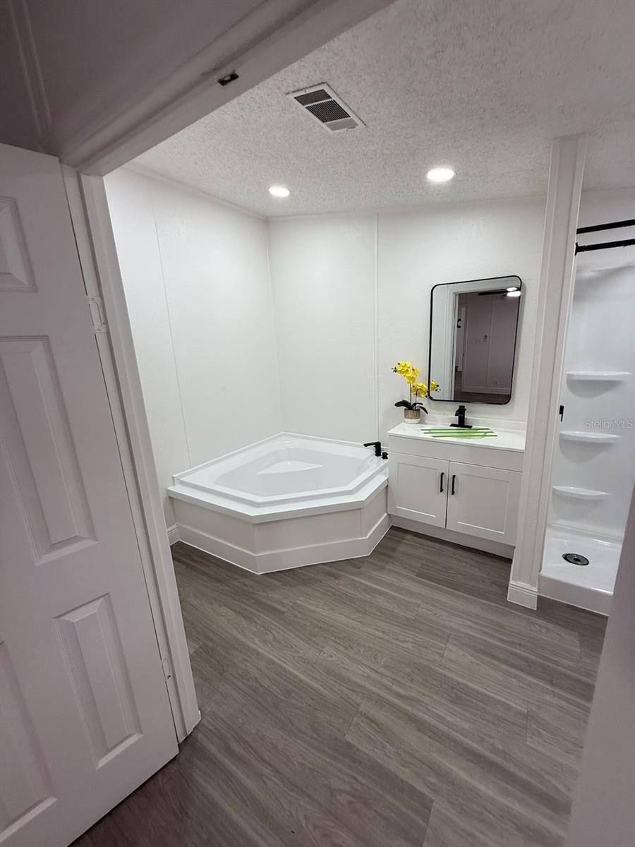 Listing photo id 22 for 4394 Ramblewood N