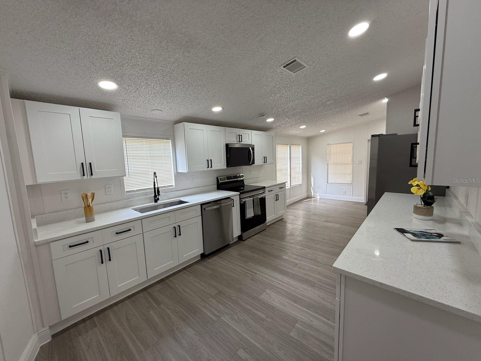 Listing photo id 6 for 4394 Ramblewood N