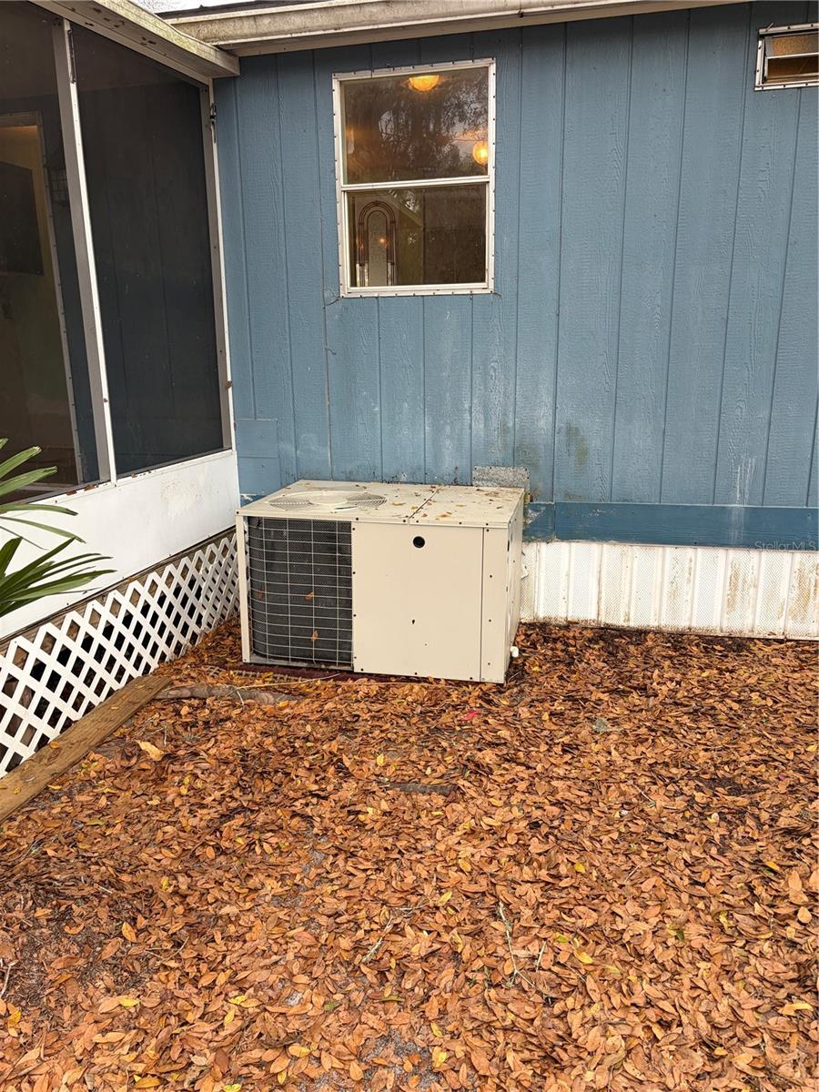 Image 6 of 38 For 5215 184 Th Terrace