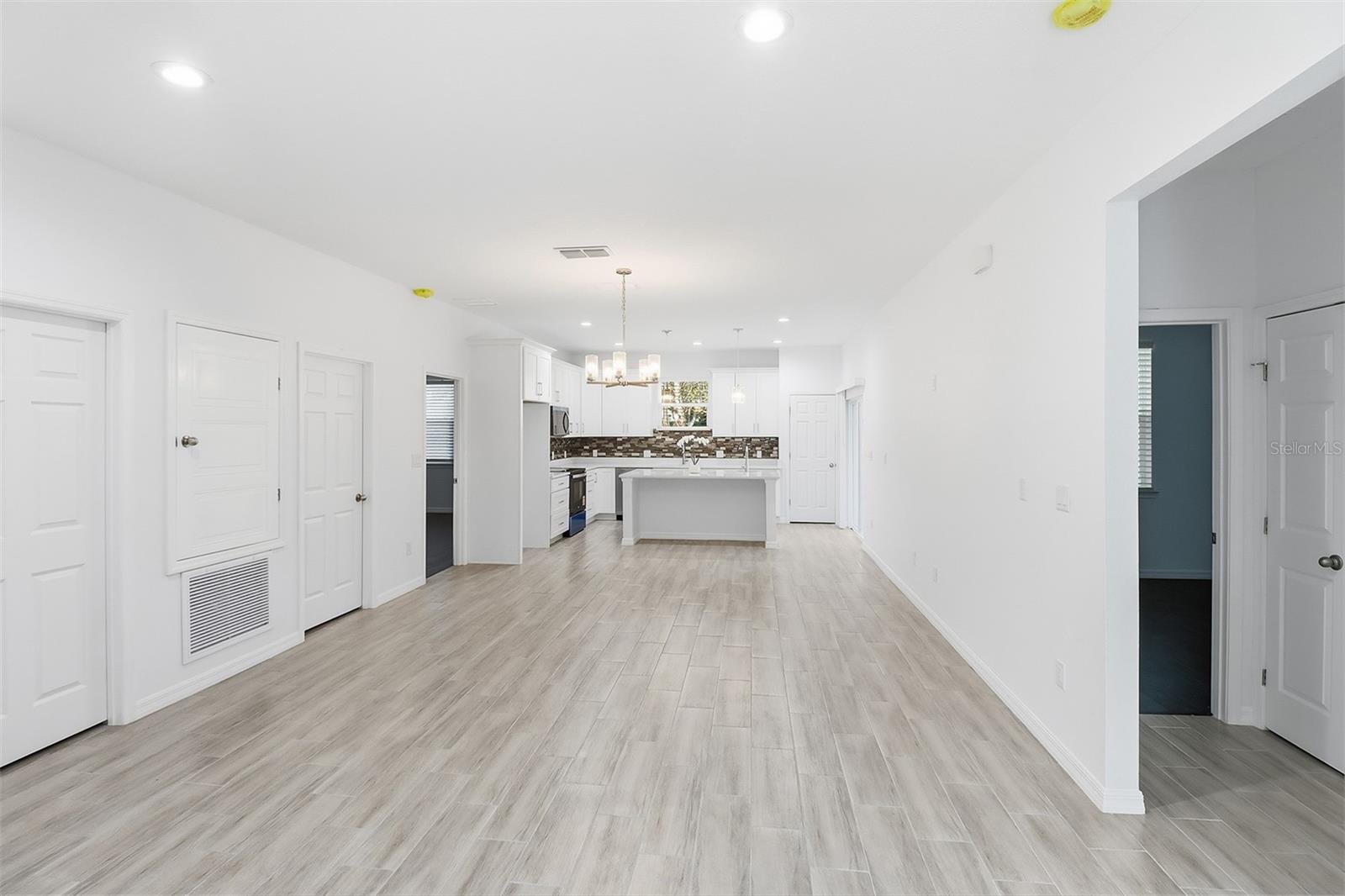 Image 3 of 45 For 822 Poplar Street