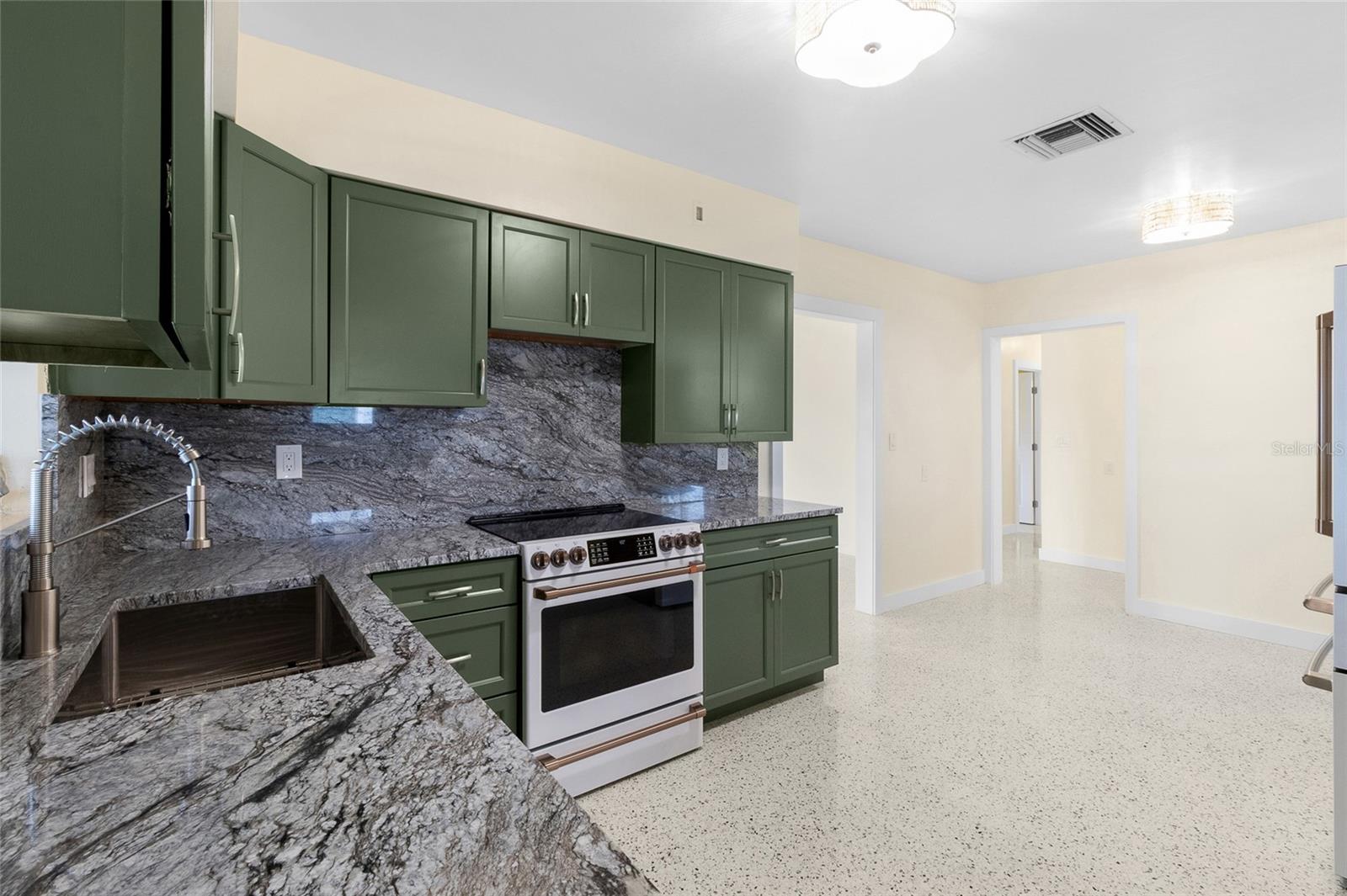 Image 16 of 45 For 3783 Floramar Terrace