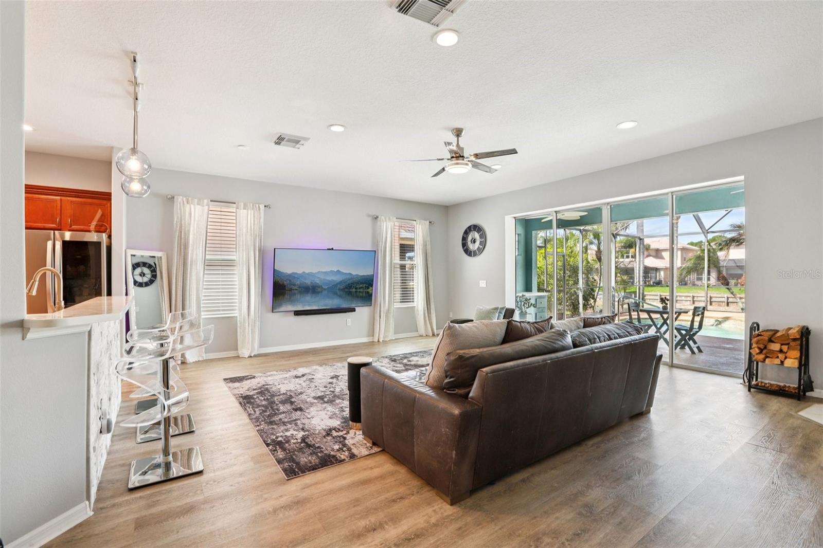 Listing photo id 11 for 18028 Malakai Isle Drive