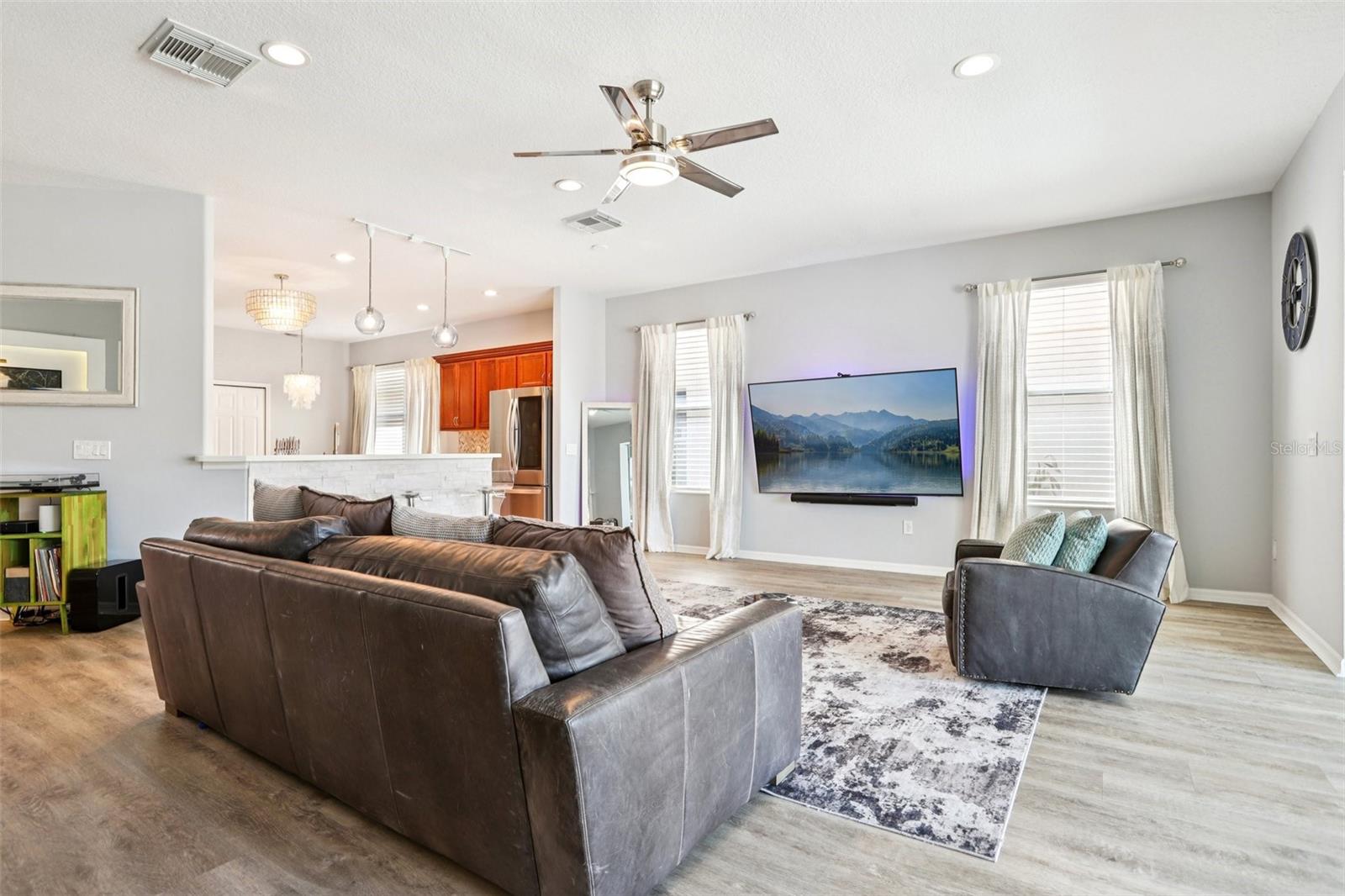 Listing photo id 13 for 18028 Malakai Isle Drive