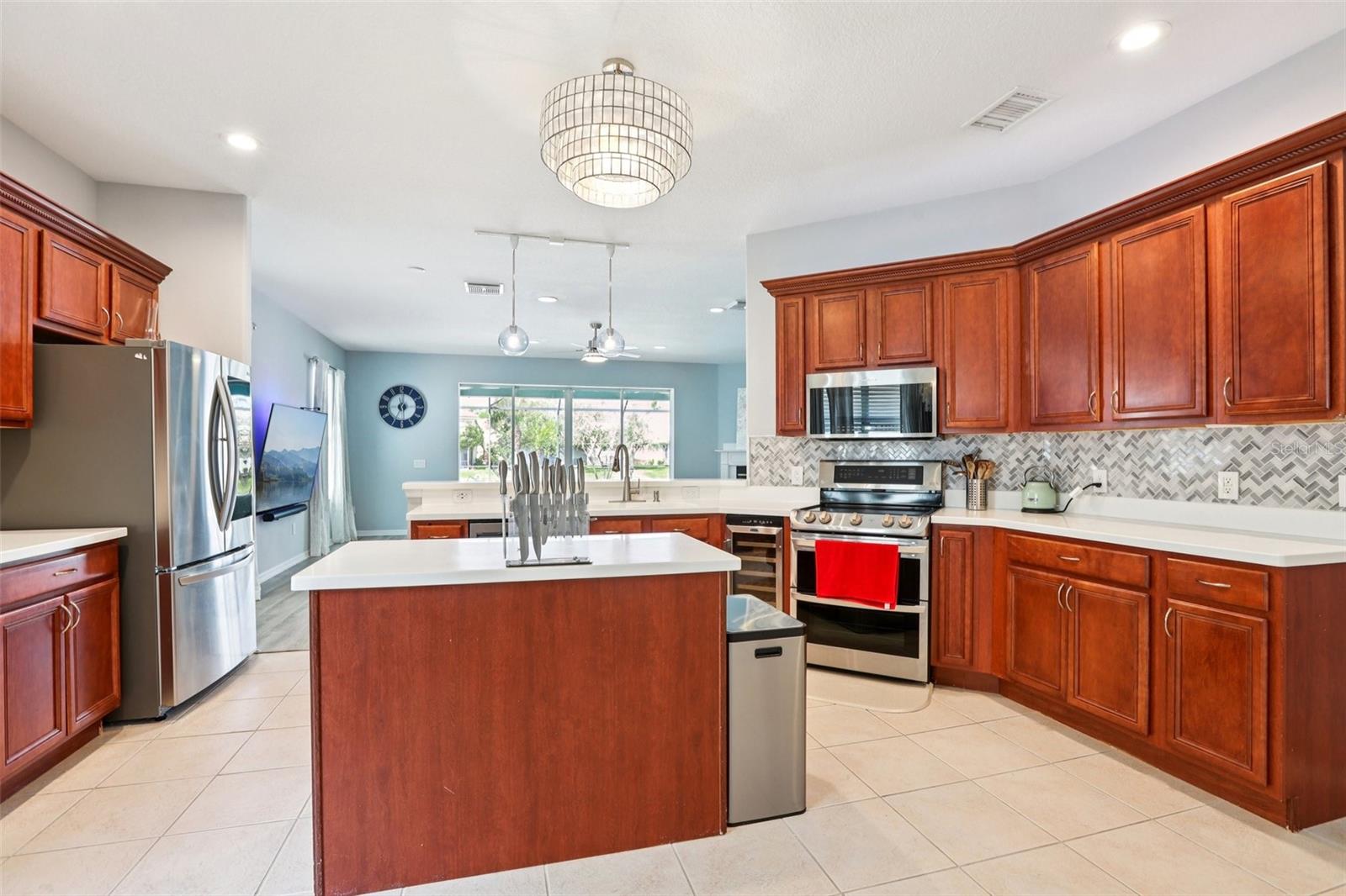 Listing photo id 21 for 18028 Malakai Isle Drive