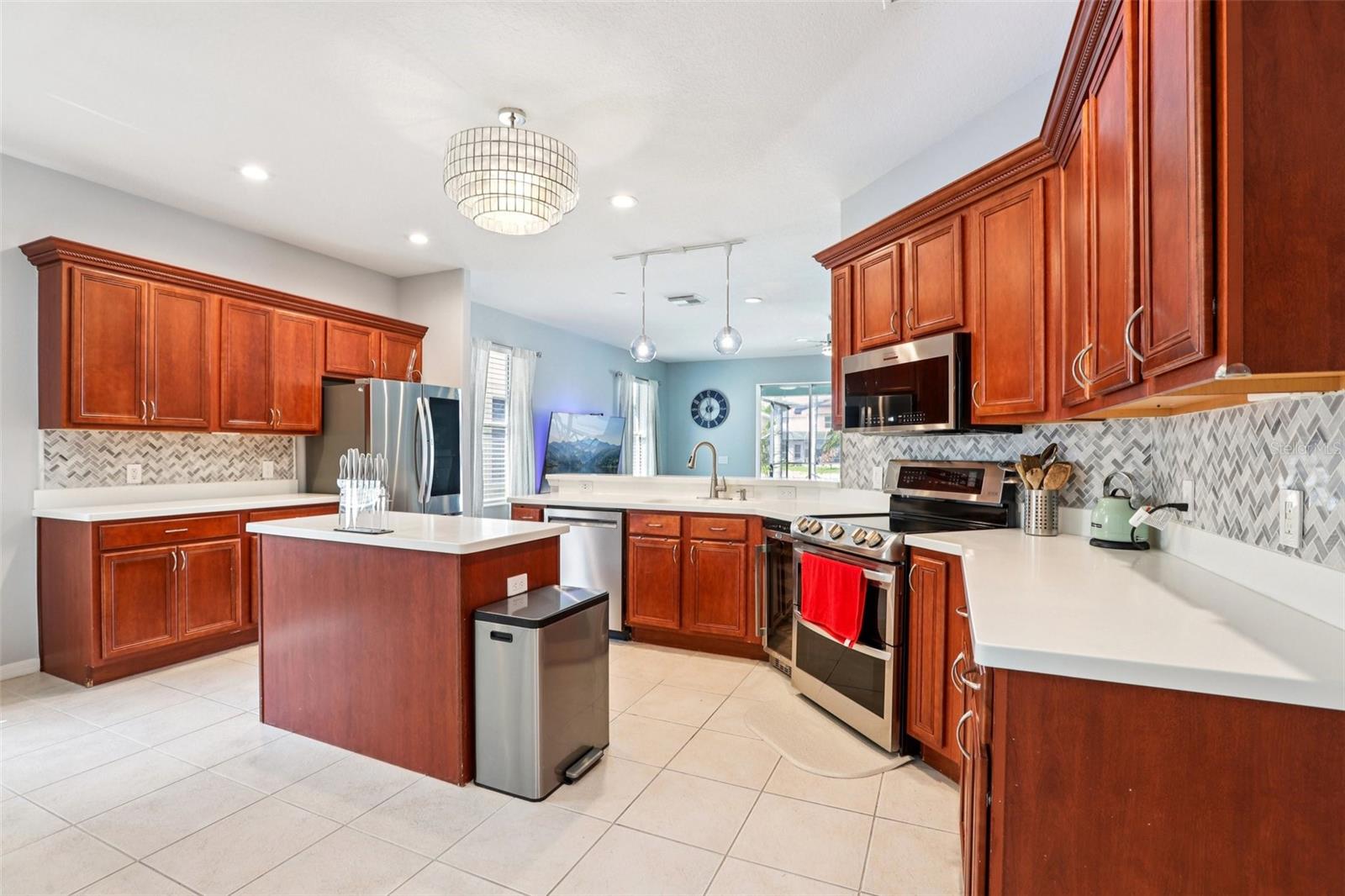 Listing photo id 23 for 18028 Malakai Isle Drive